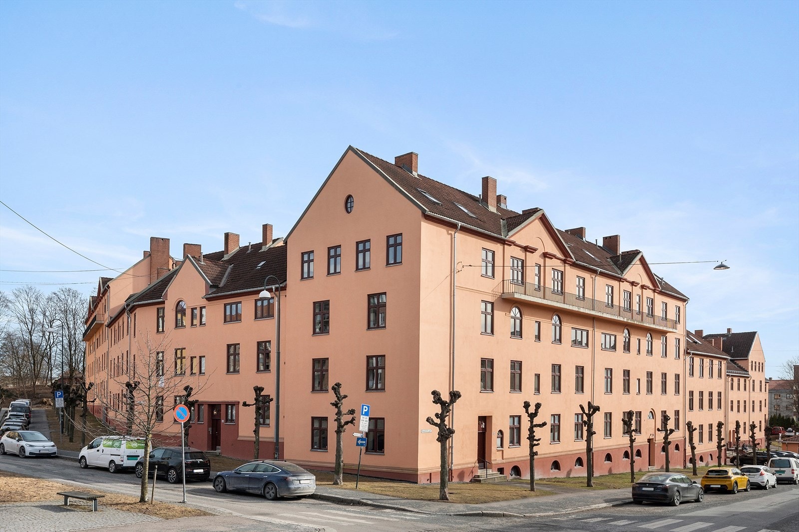 Stockfleths gate ligger sentralt men samtidig skjermet til. I nærområdet er det gode kollektivtilbud, dagligvare, cafeer, parker og fine turveier Galleribilde