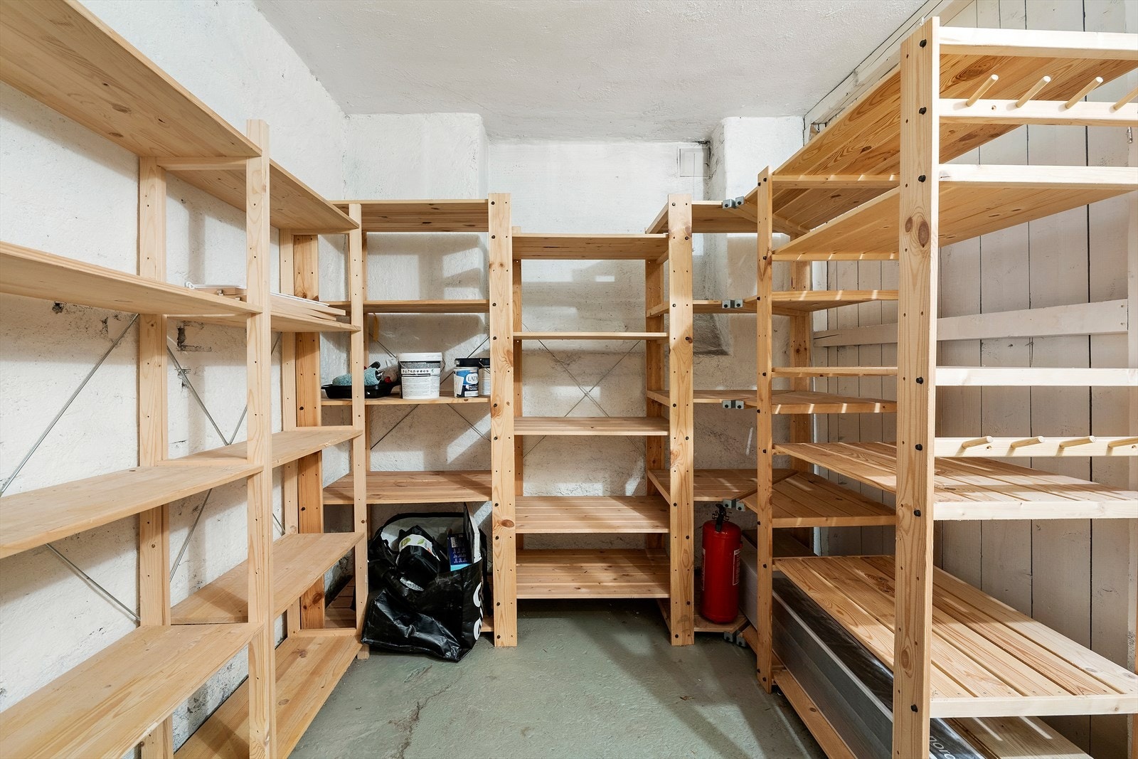 Kjellerbod på 8 kvm. Det er også en loftsbod Galleribilde