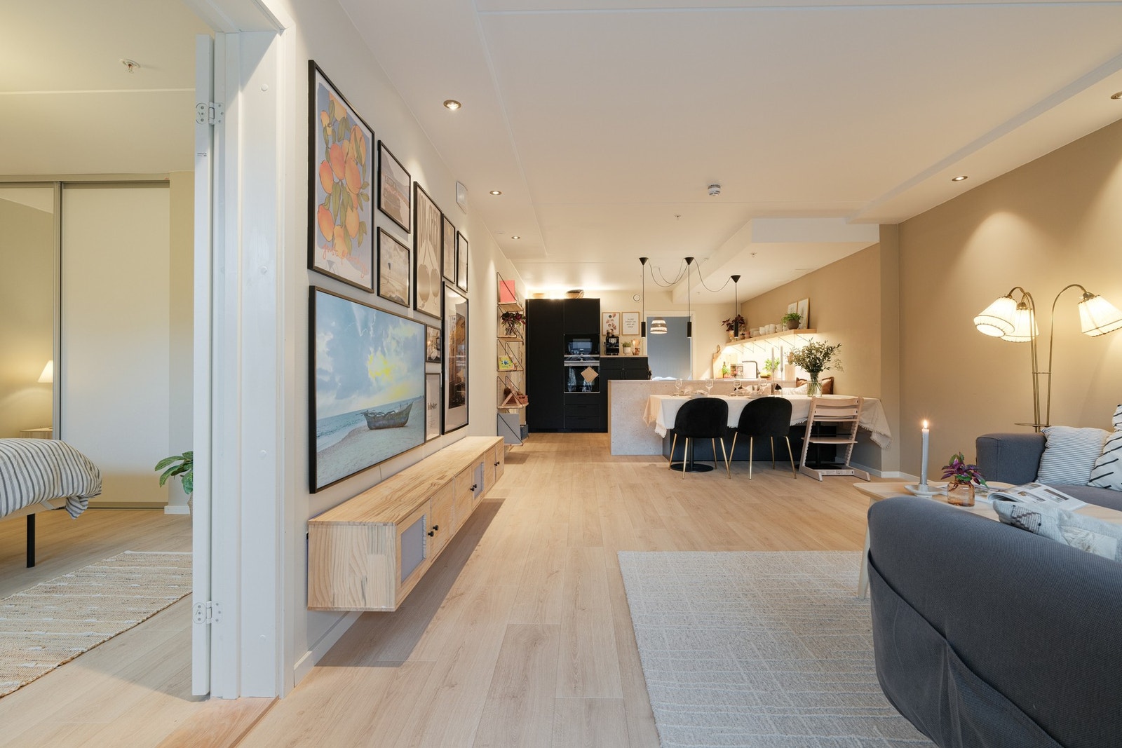 Soverom nr. to ligger fint til innenfor kjøkkenet. Galleribilde