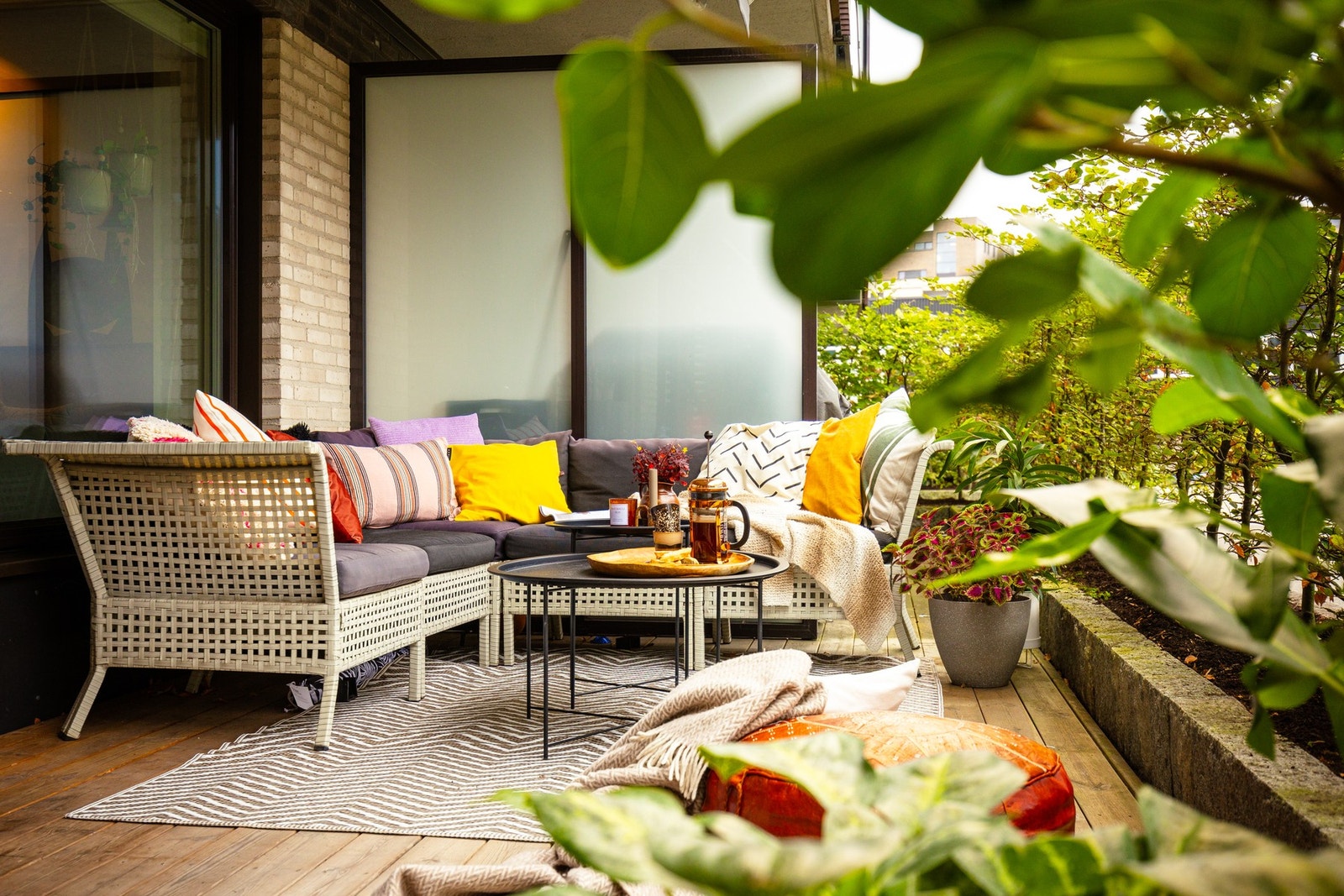 Boligen har en herlig markterrasse på 17 kvm vendt mot sameiets fine fellesområder. Galleribilde