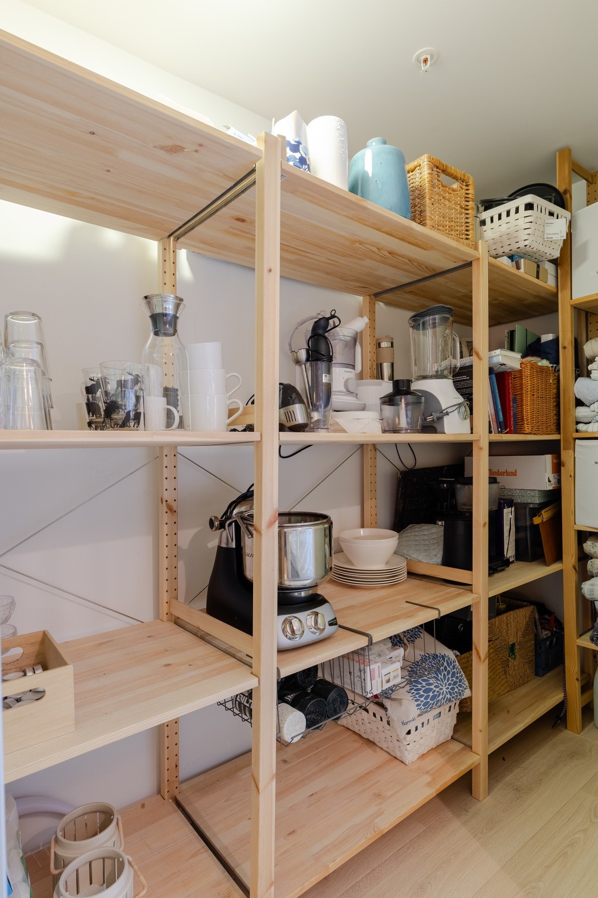 Romslig innvendig bod gir godt med lagringsplass. Galleribilde