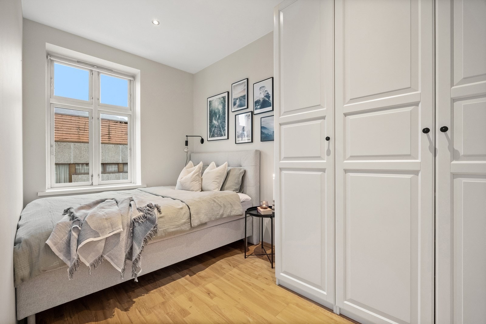 Her får man rikelig med skapplass. Galleribilde