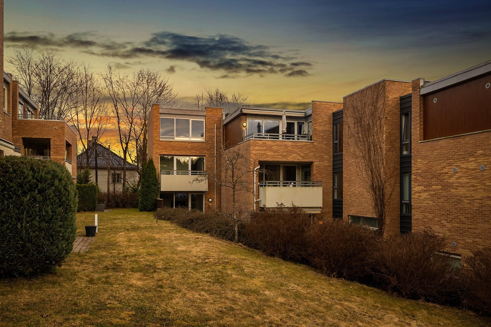 Her bor du med kort vei til flotte grøntområder, idrettsanlegg og servicetilbud, samtidig som sentrum er lett tilgjengelig. Galleribilde