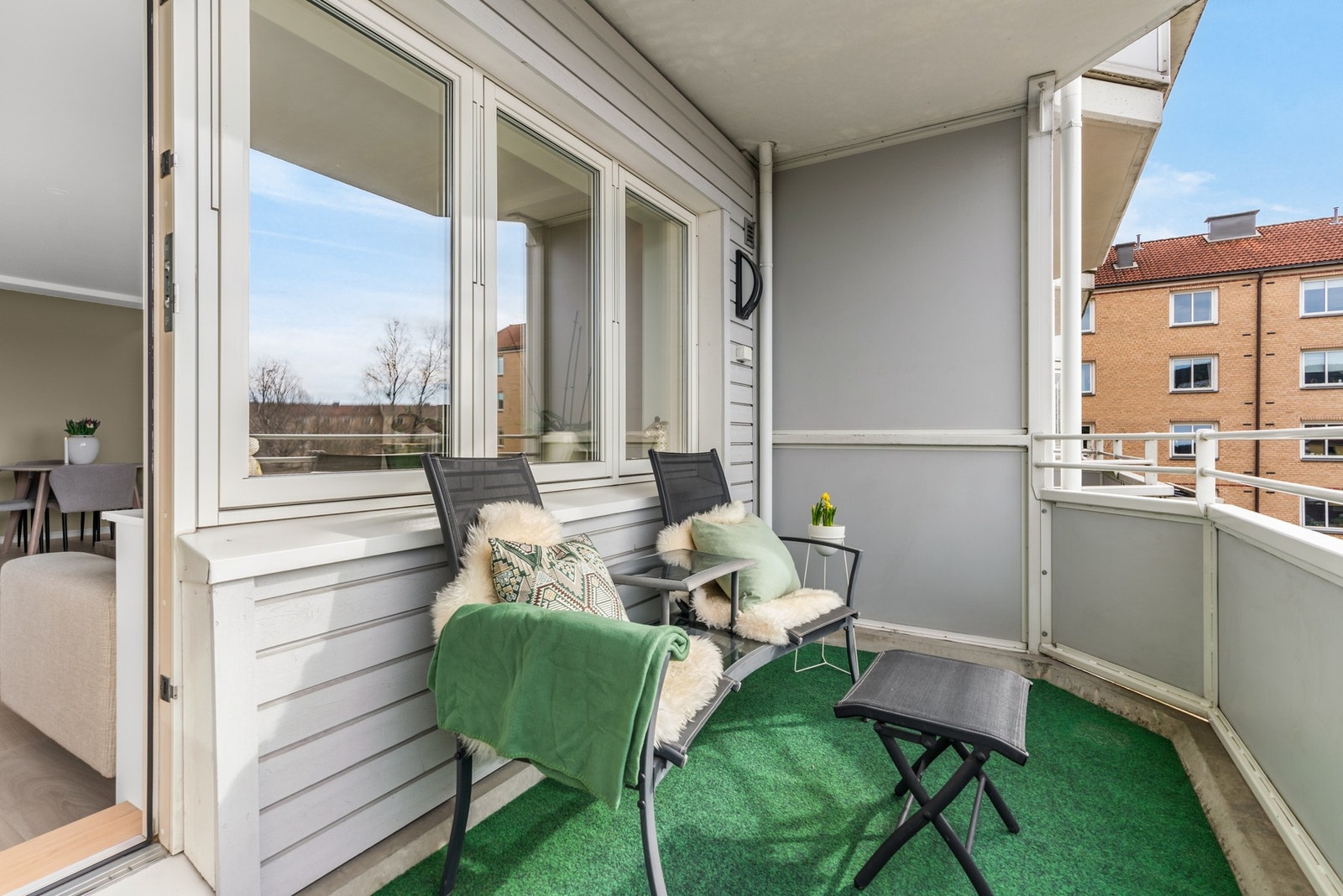 Grilling på balkongen er tillatt, av typen gass- og elektrisk grill. Galleribilde