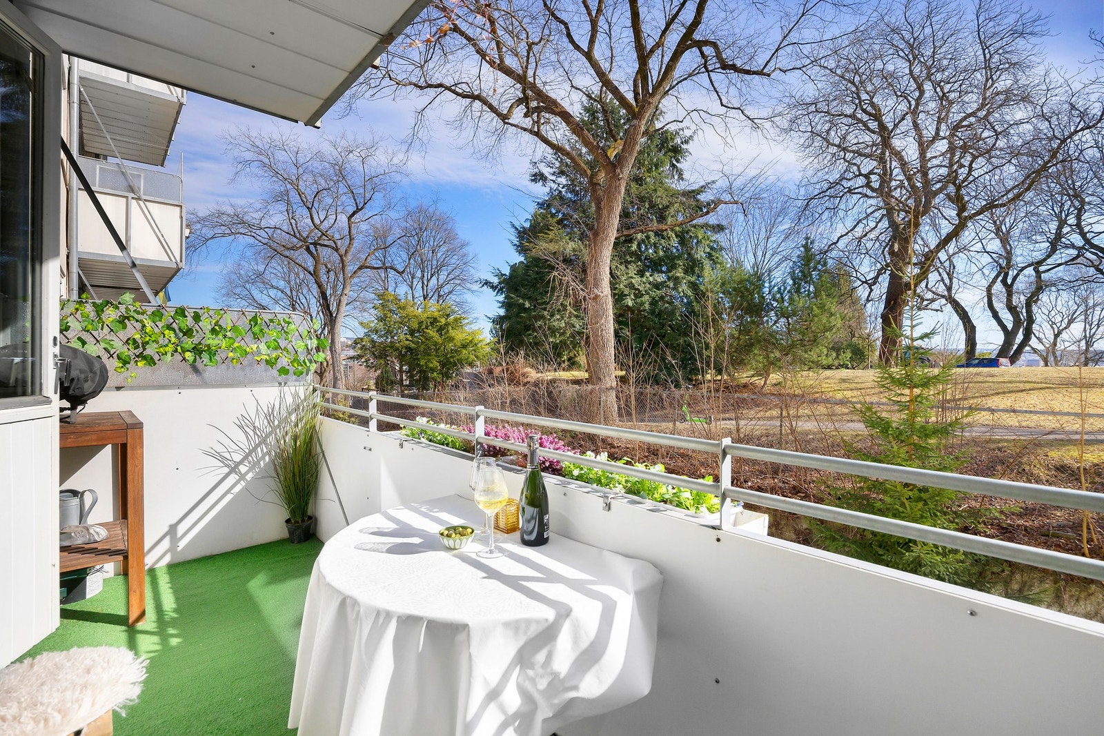 Fra stuen har man utgang til en
hyggelig, sørøstvendt balkong på 6m2 Galleribilde