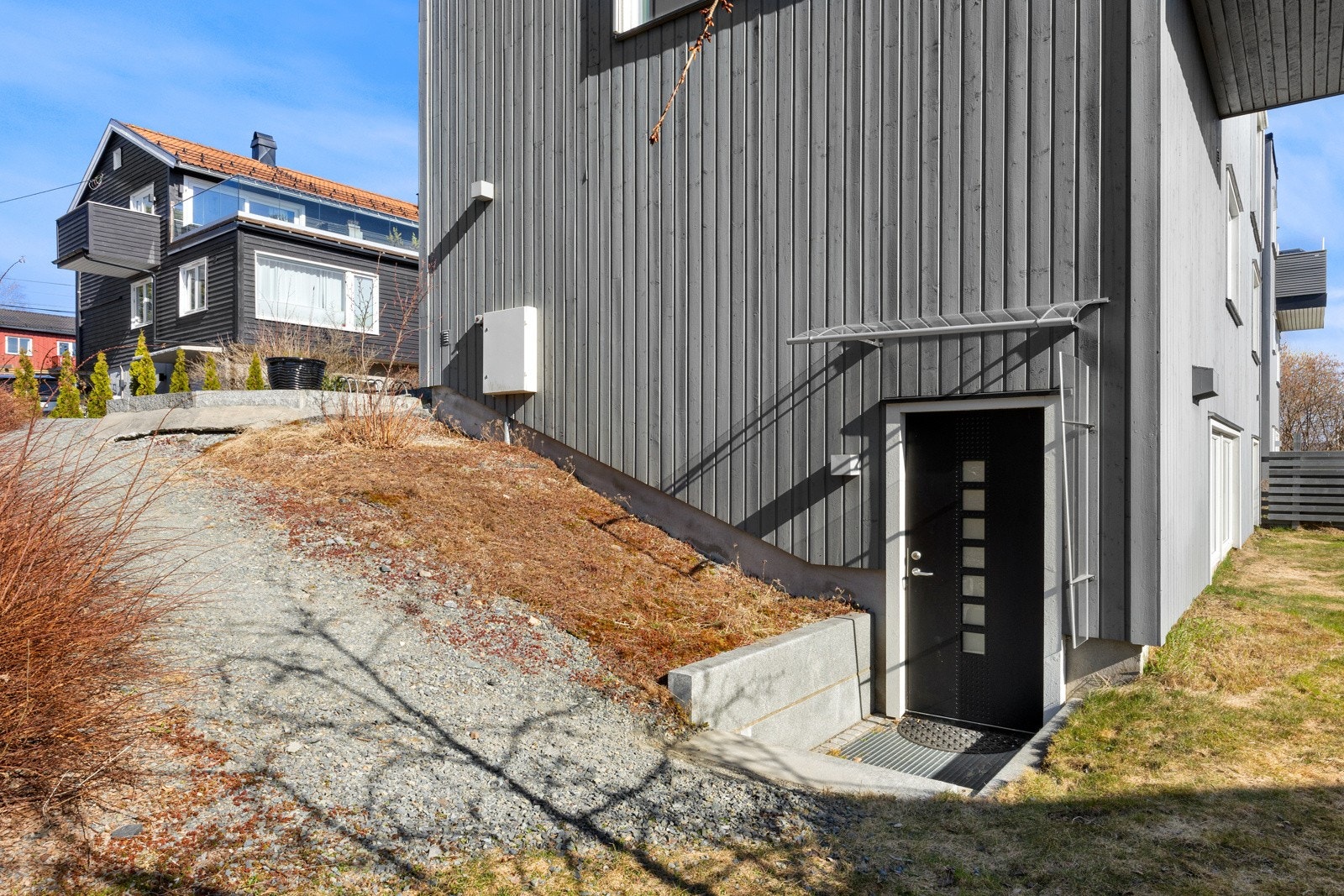 Inngang til hybel i underetasjen Galleribilde