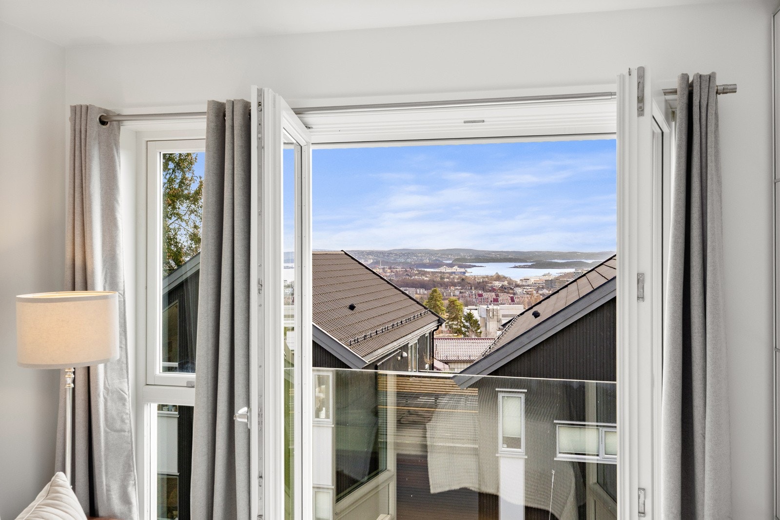 Hovedsoverommet har doble dører Galleribilde