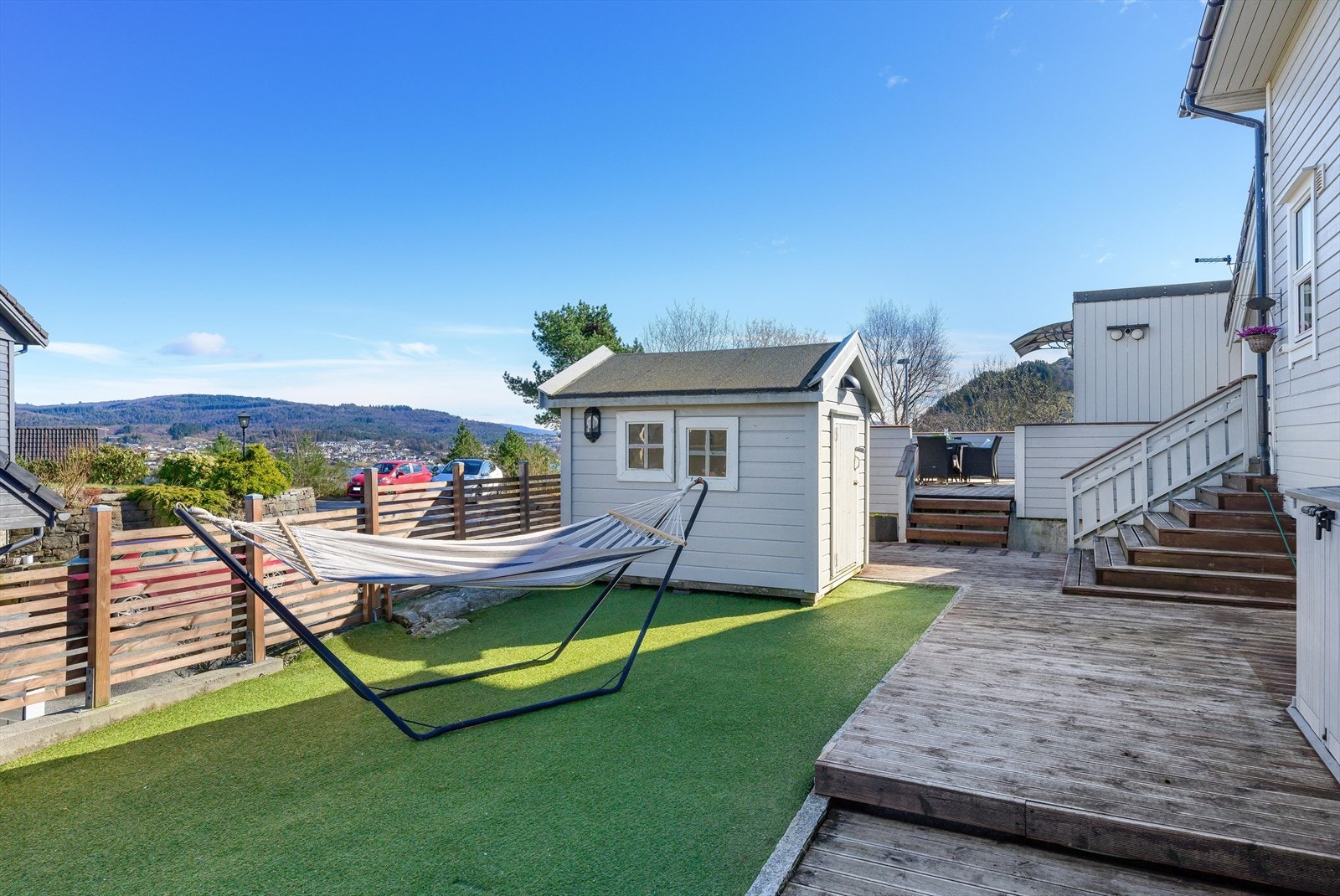 På eiendommen kan man virkelig nyte fine solskinnsdager. Galleribilde