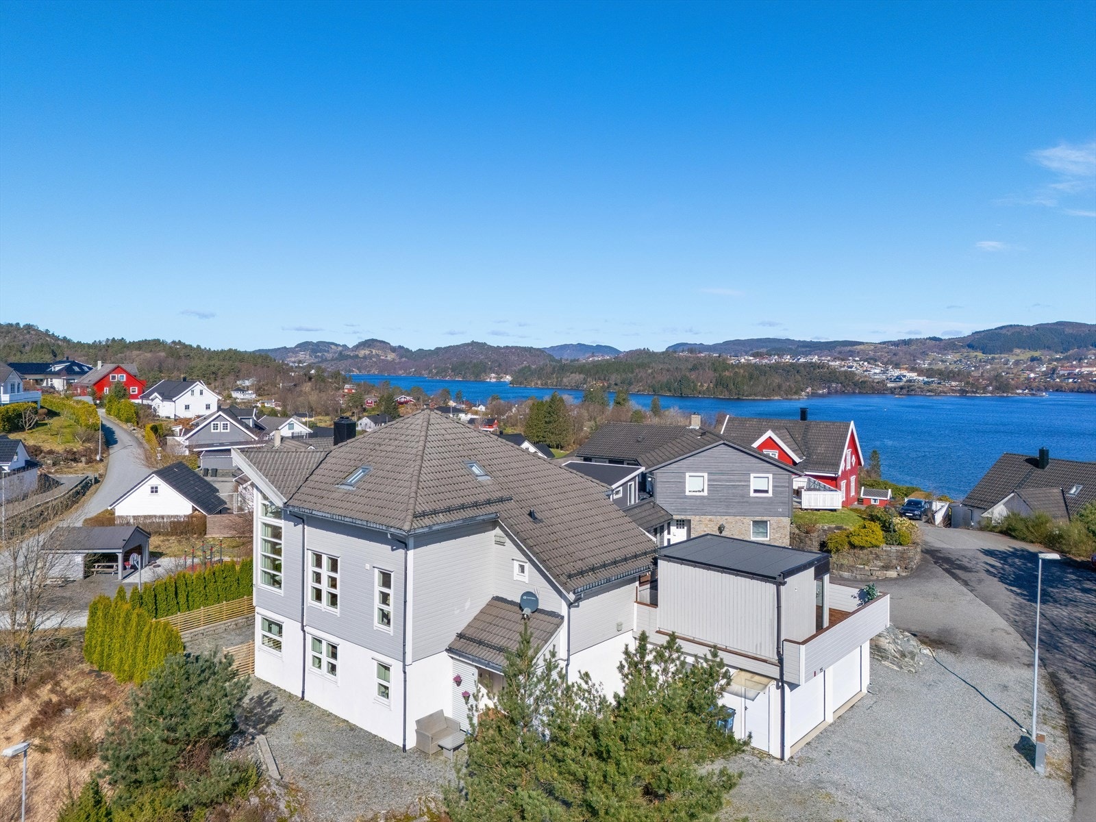 Ta kontakt med Eiendomsmegler Preben Vatne for påmelding til visning eller ved spørsmål om eiendommen. Galleribilde