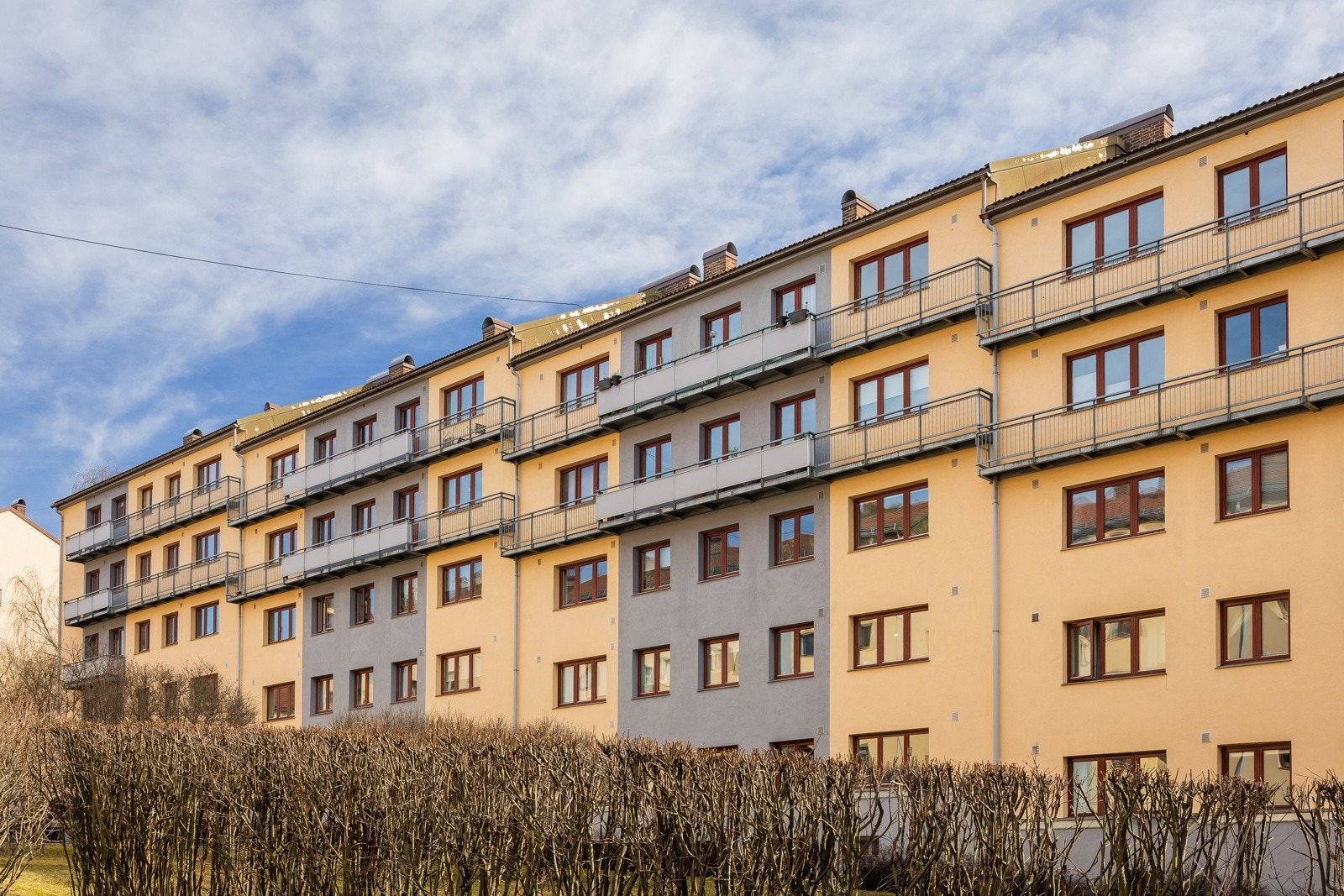 Boligen ligger rett ved populære Torshovparken, som byr på flott utsikt, store grøntarealer og en ny aktivitetspark. Kort vei til butikker, treningssentre, kaféer og yrende folkeliv. Galleribilde