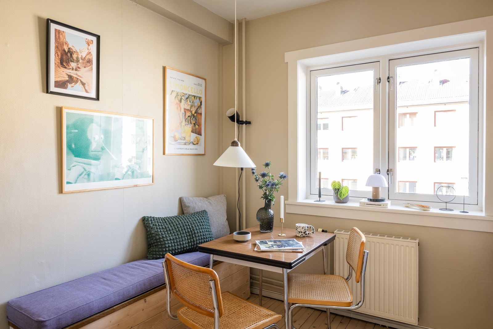 Flere beboere i brl. har flyttet kjøkken inn i stue for å etablere eget soverom. Evt. mulighet i denne boligen må utredes av ny eier. Galleribilde