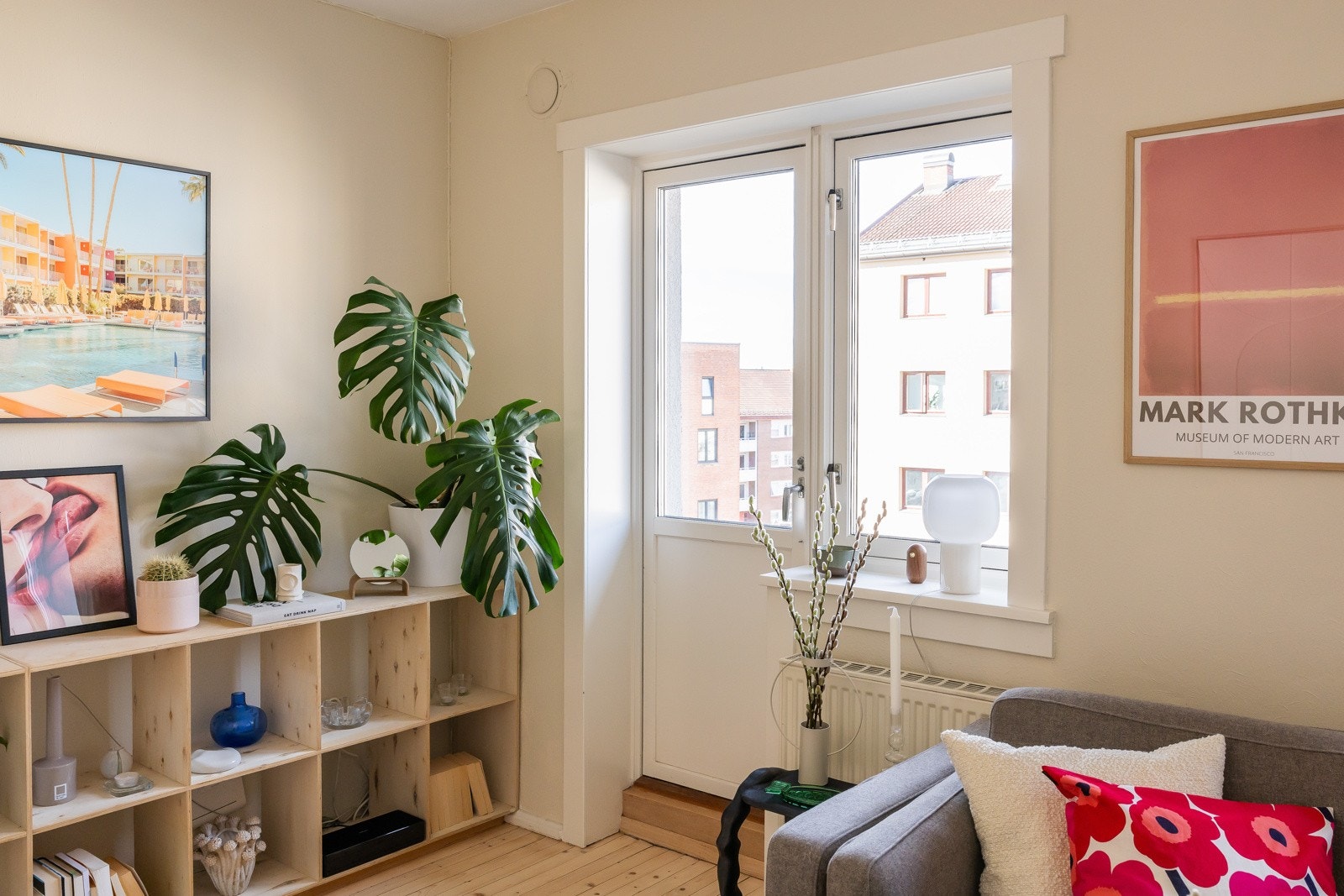 Store vindusflater sørger for rikelig lysinnslipp. Galleribilde