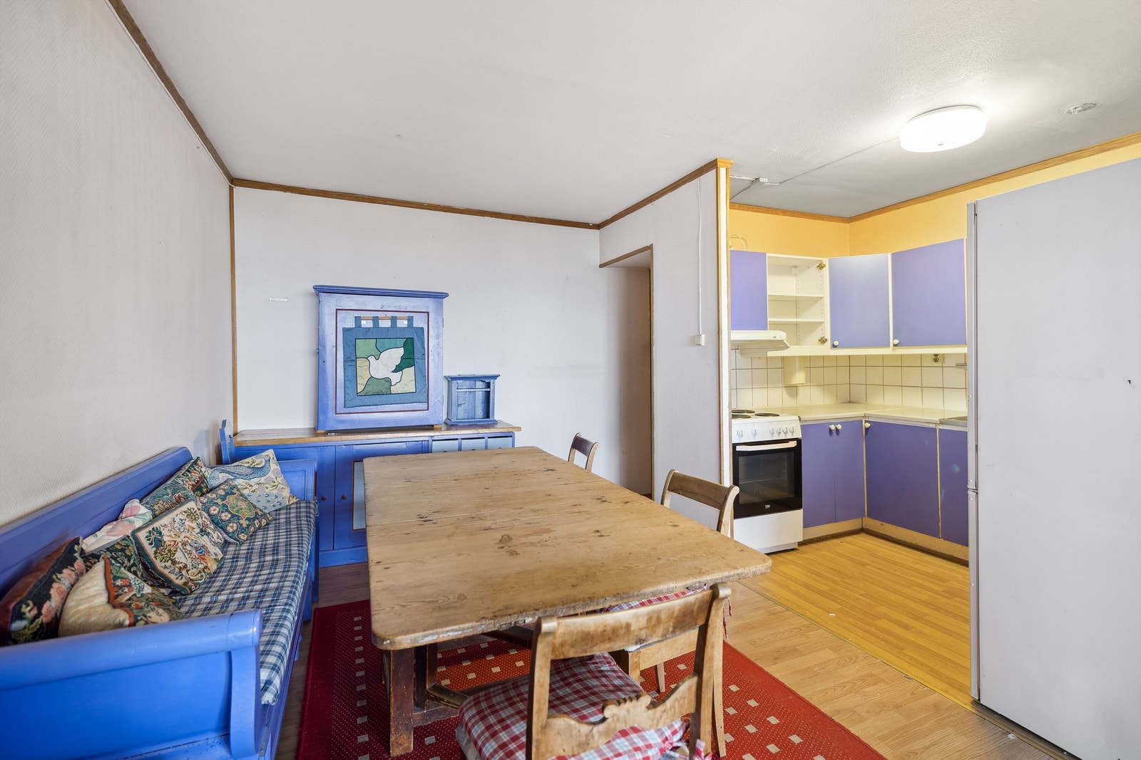 Rikelig med plass til et stort spisebord med god plass til sosiale sammenkomster og hyggelige måltider med familie og venner. Galleribilde