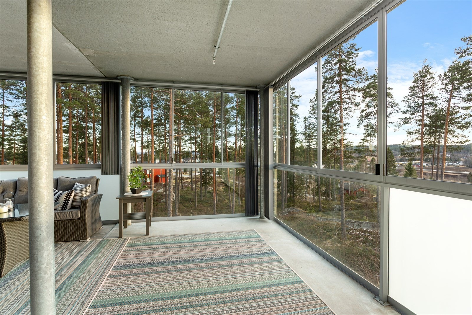 Usjenert hjørnebalkong Galleribilde