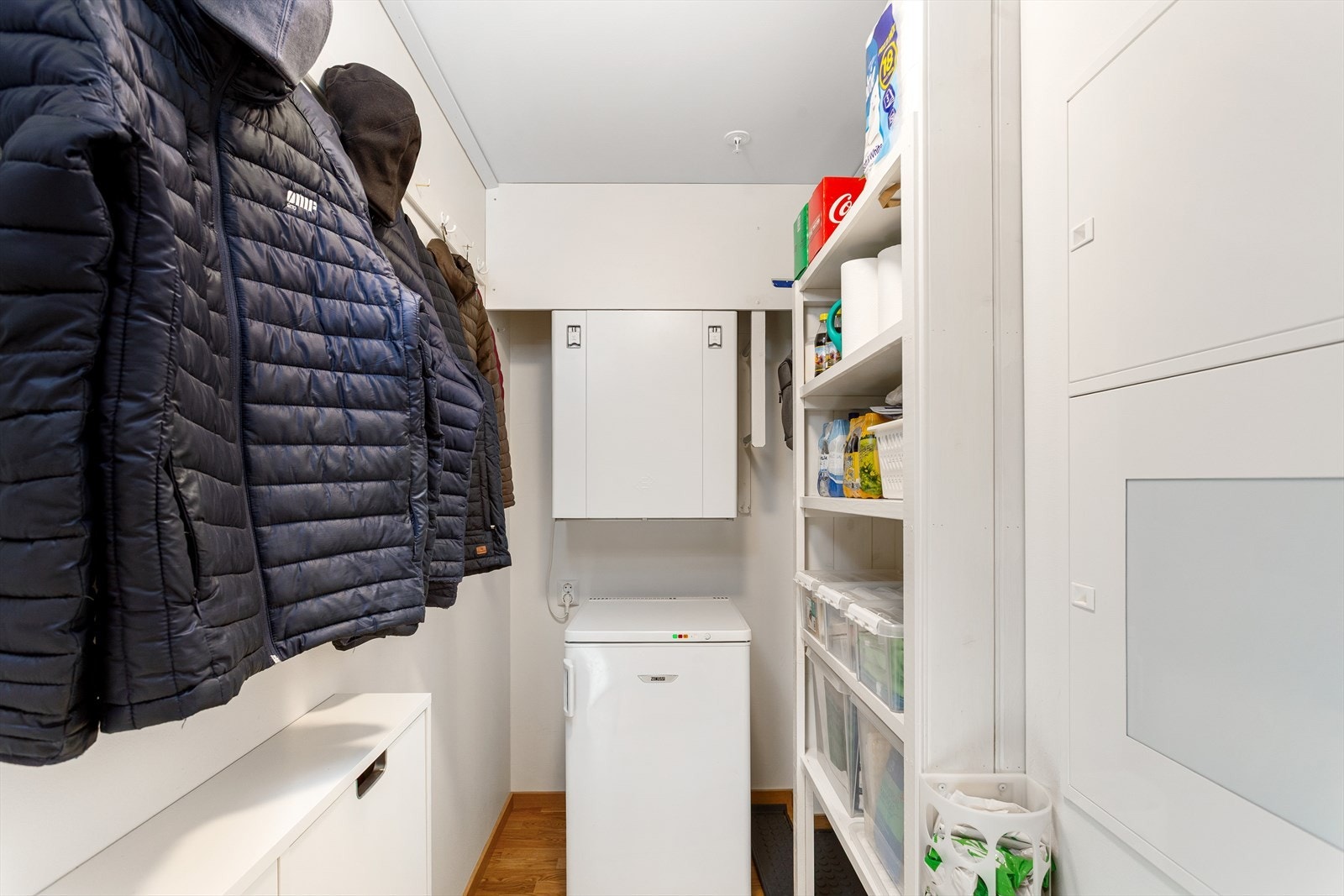 Garderobe, bod og teknisk rom Galleribilde