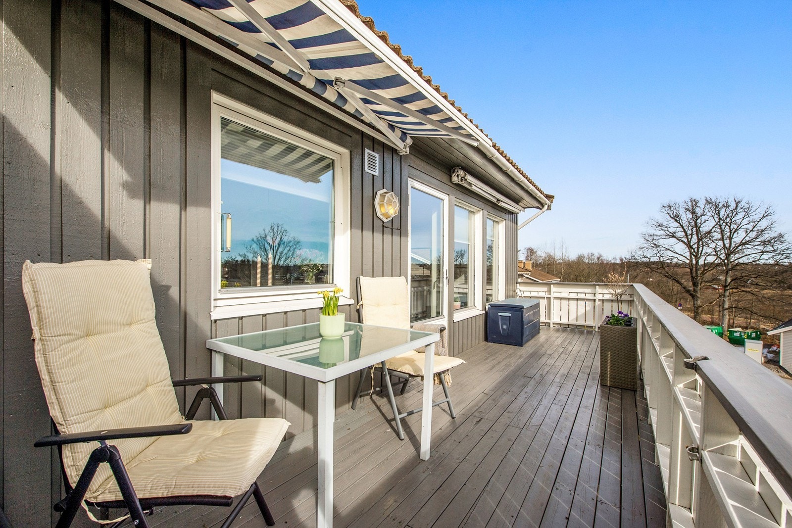 Balkong mot øst med fin utsikt over Slagendalen Galleribilde