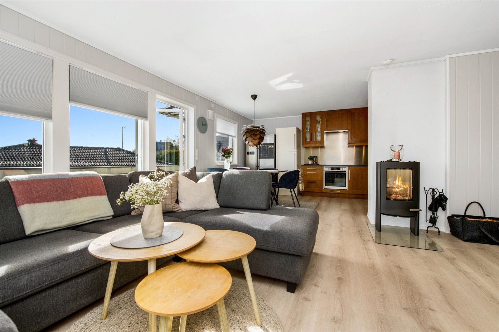 Stue mot kjøkken Galleribilde