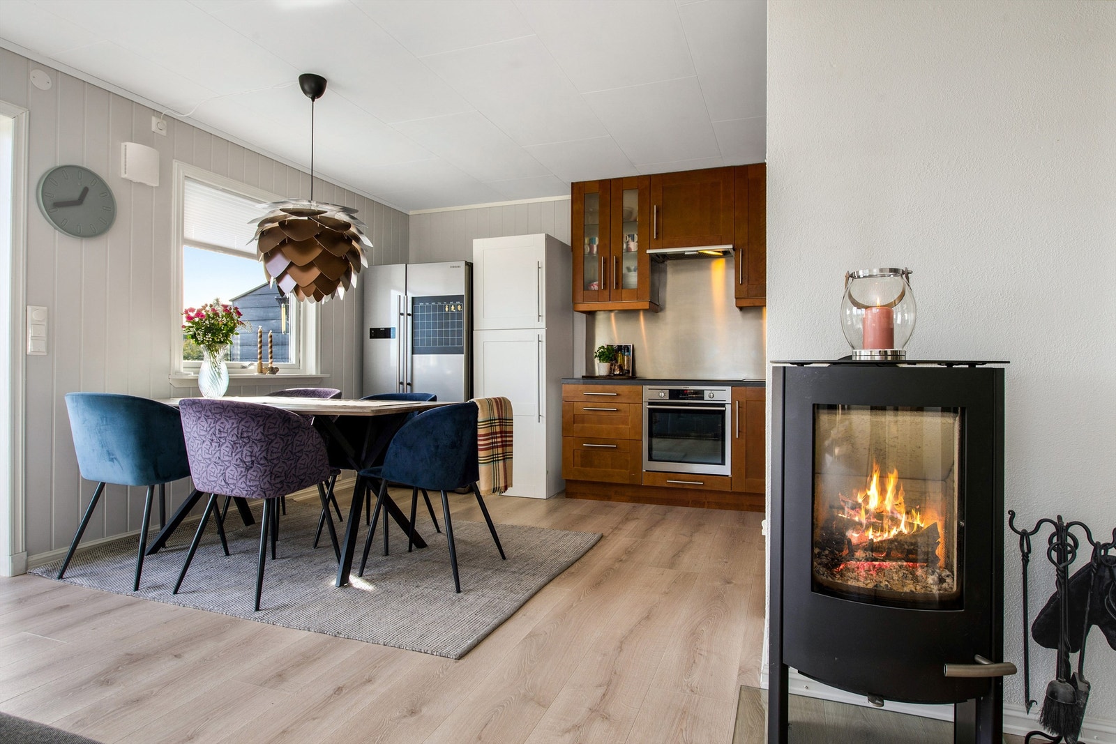 Peisen er sentralt plassert i stuen Galleribilde