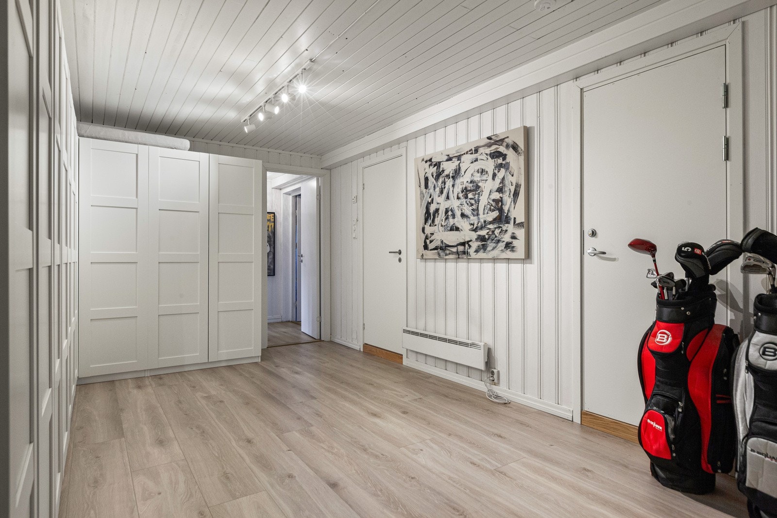 Denne boligen har godt med oppbevaringsplass. Galleribilde