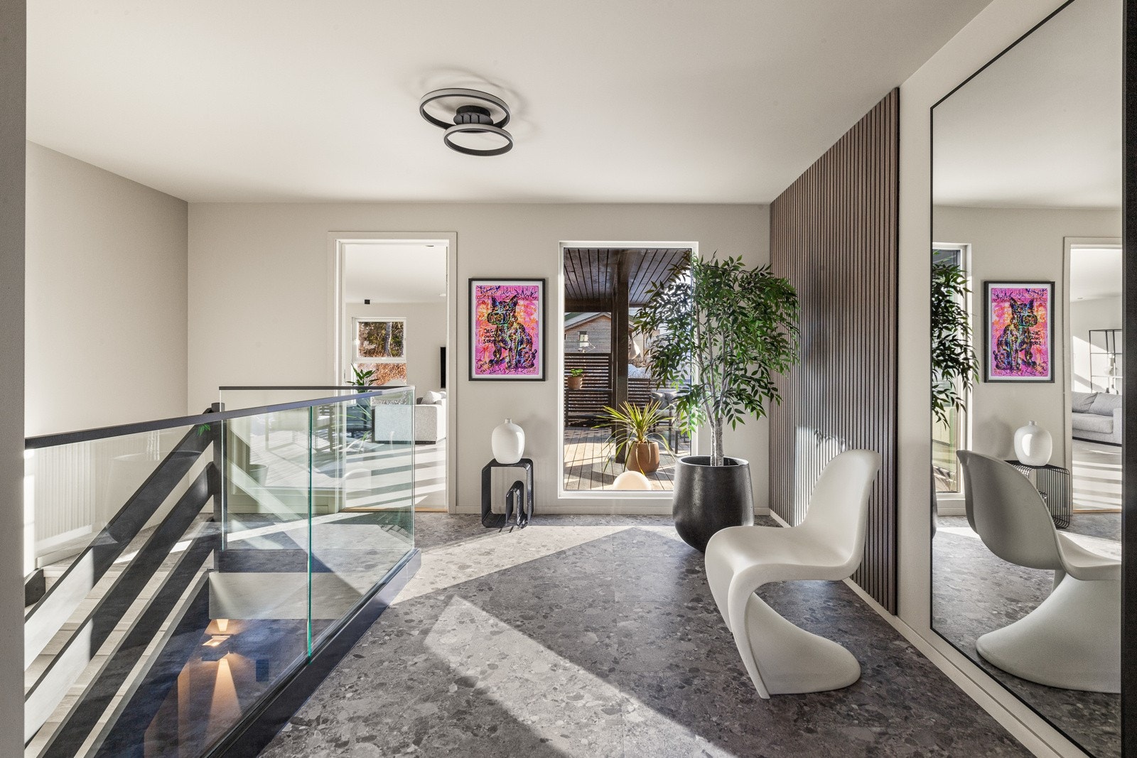 Allerede her får du inntrykk av at dette er en moderne og stilsikker bolig. Galleribilde