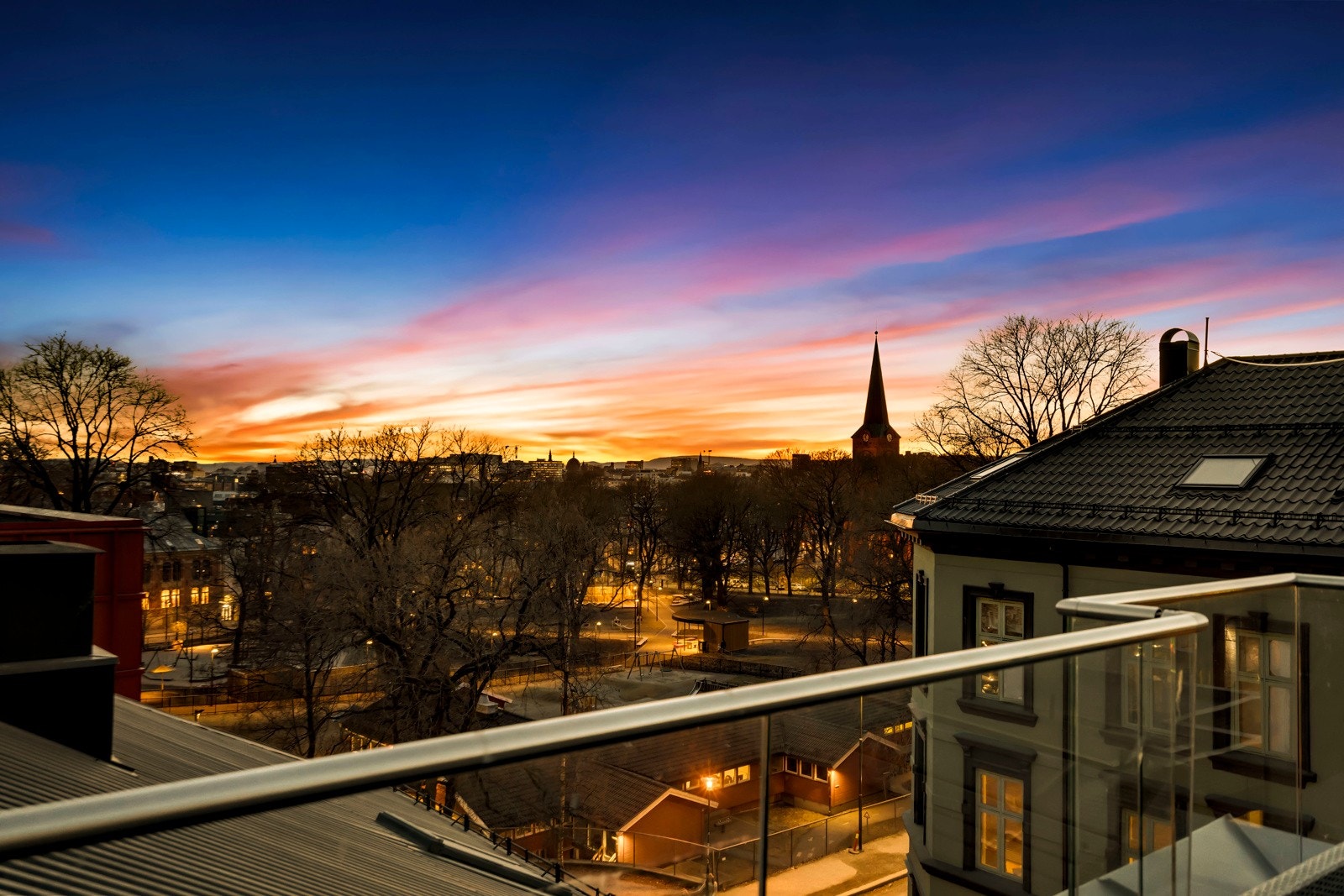 Fantastisk utsikt fra felles takterrasse. Galleribilde