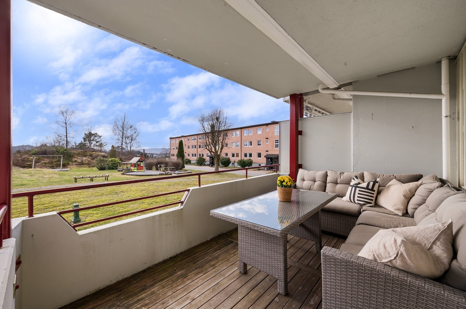 Terrassen er overbygd som gjør at den også kan brukes på ikke fullt så fine dager. Galleribilde