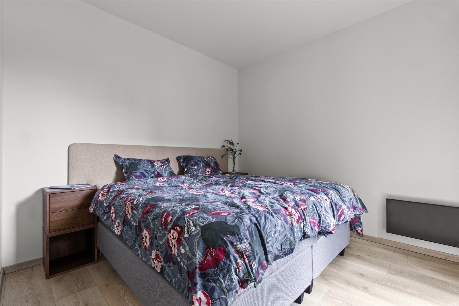 Soverom 2 i 1. etasje med god plass til dobbeltseng. Galleribilde