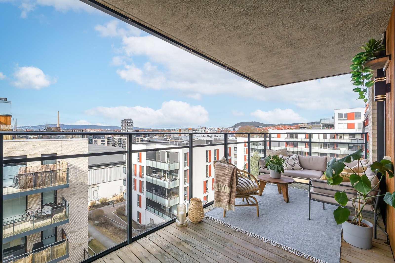 Balkongen byr på solrike ettermiddager og lange, stemningsfulle sommerkvelder. Galleribilde