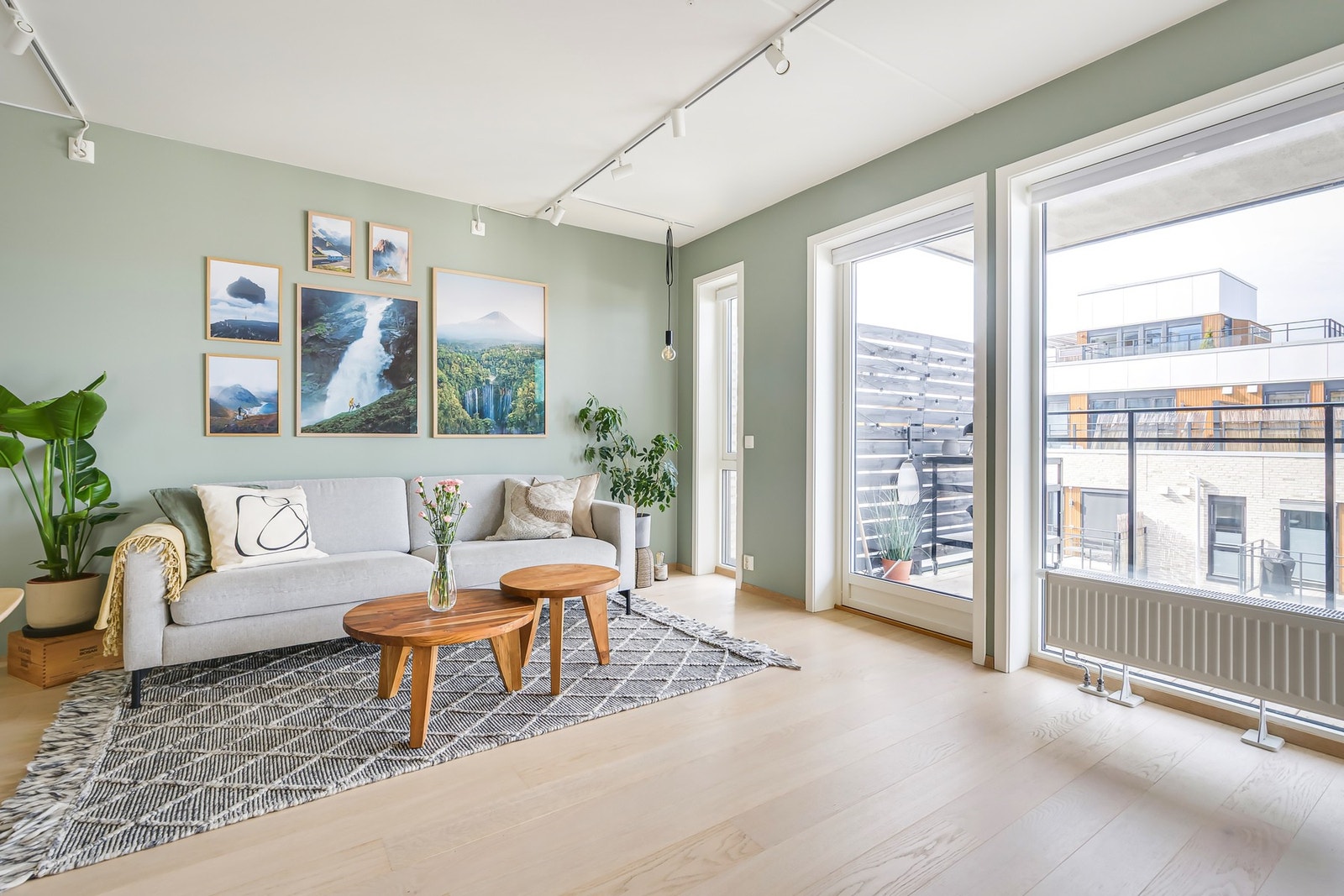 En moderne 4-roms hjørneleilighet med hybel, garasjeplass og solrik balkong! Galleribilde