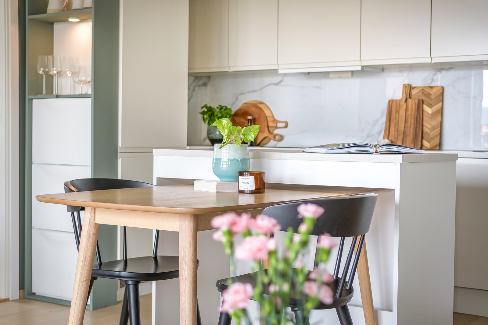 Her er det også plass til et hyggelig spisebord. Galleribilde