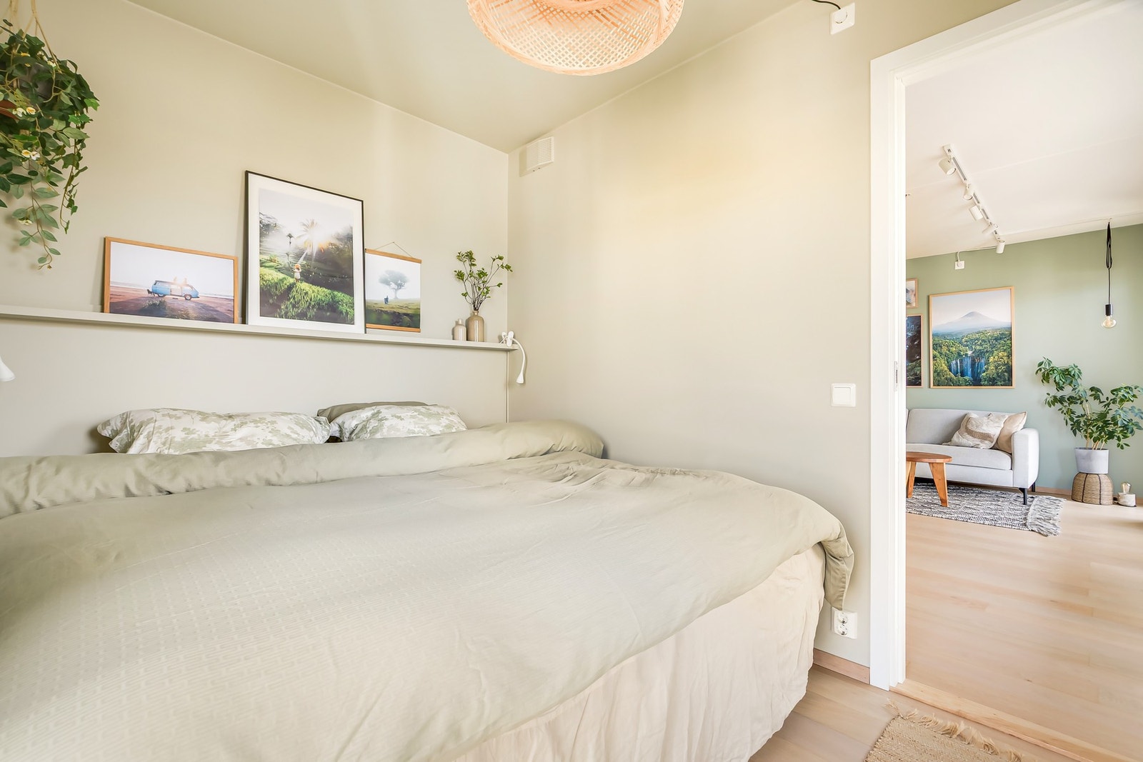 Et stilrent og behagelig rom, perfekt for en god natts søvn. Galleribilde