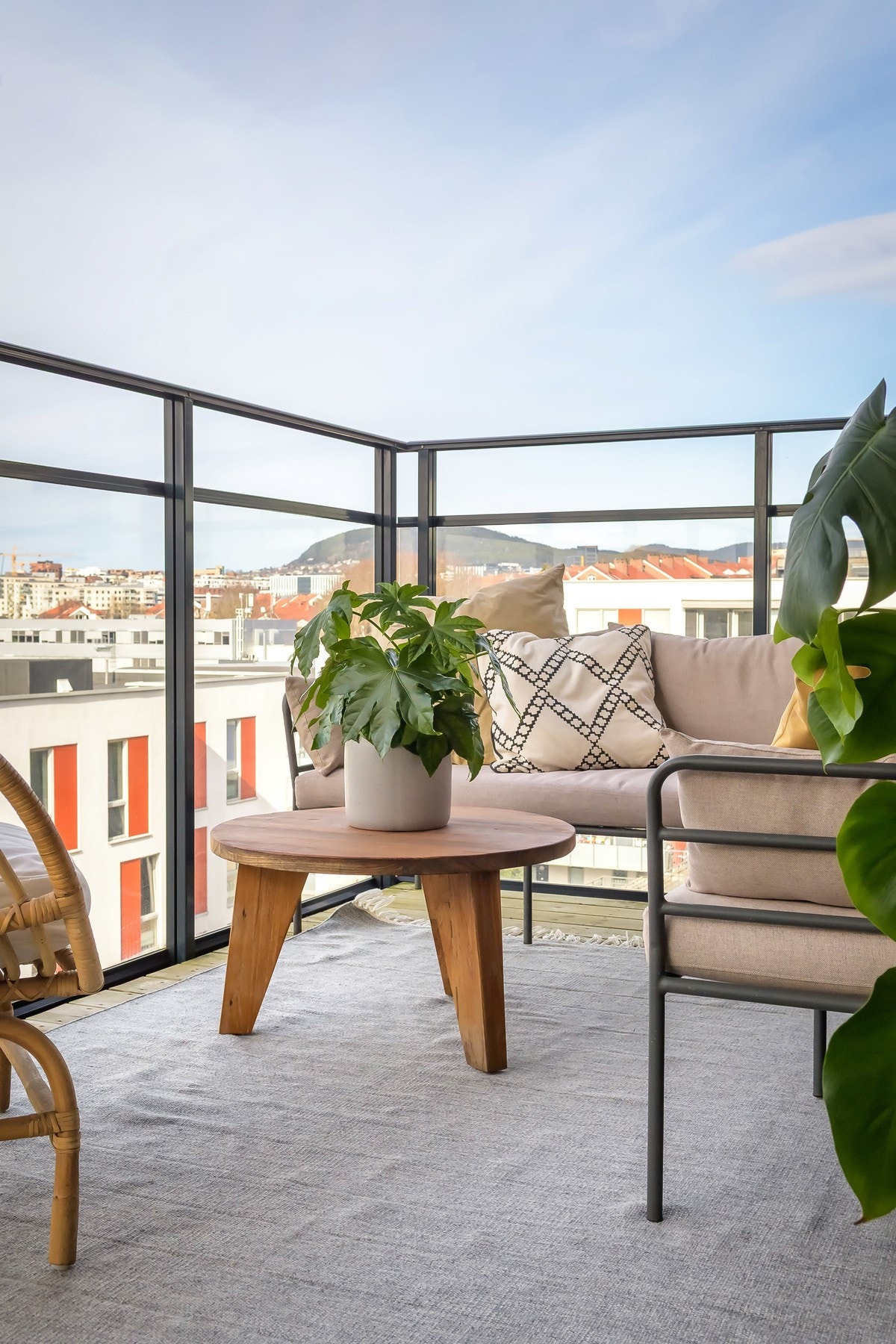 Det er god plass til både sittegrupper og beplantning som skaper en lun og grønn atmosfære. Galleribilde