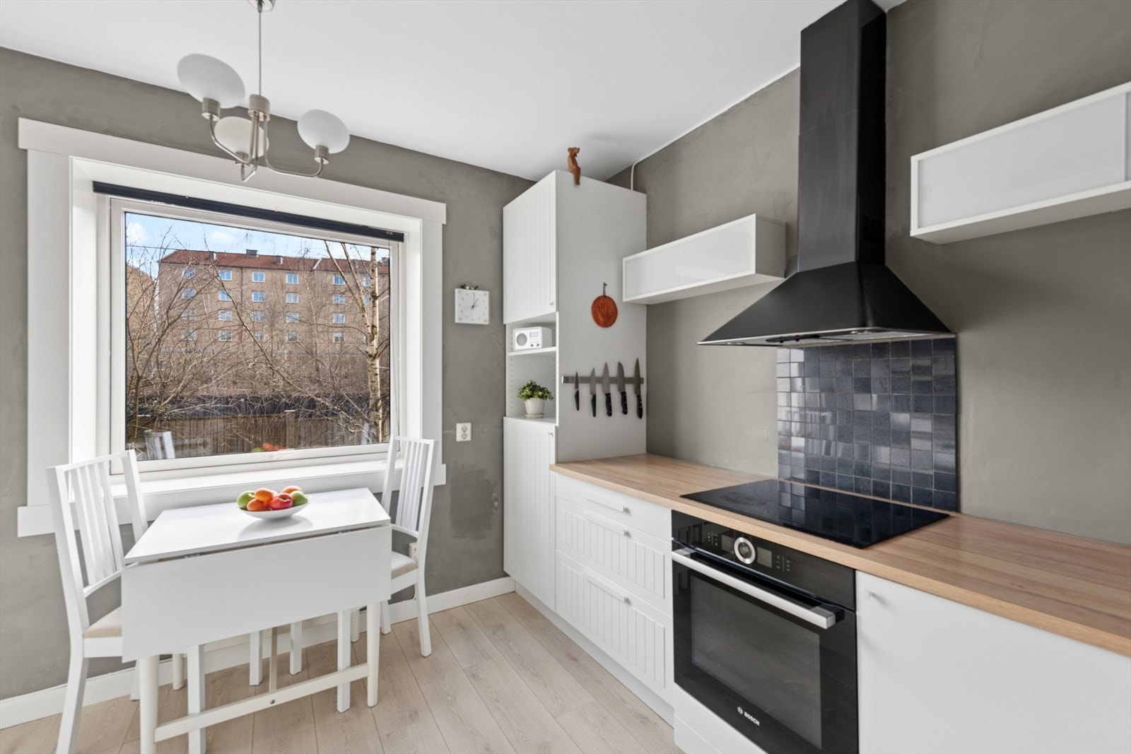 Det er god plass til en koselig spisegruppe. Galleribilde