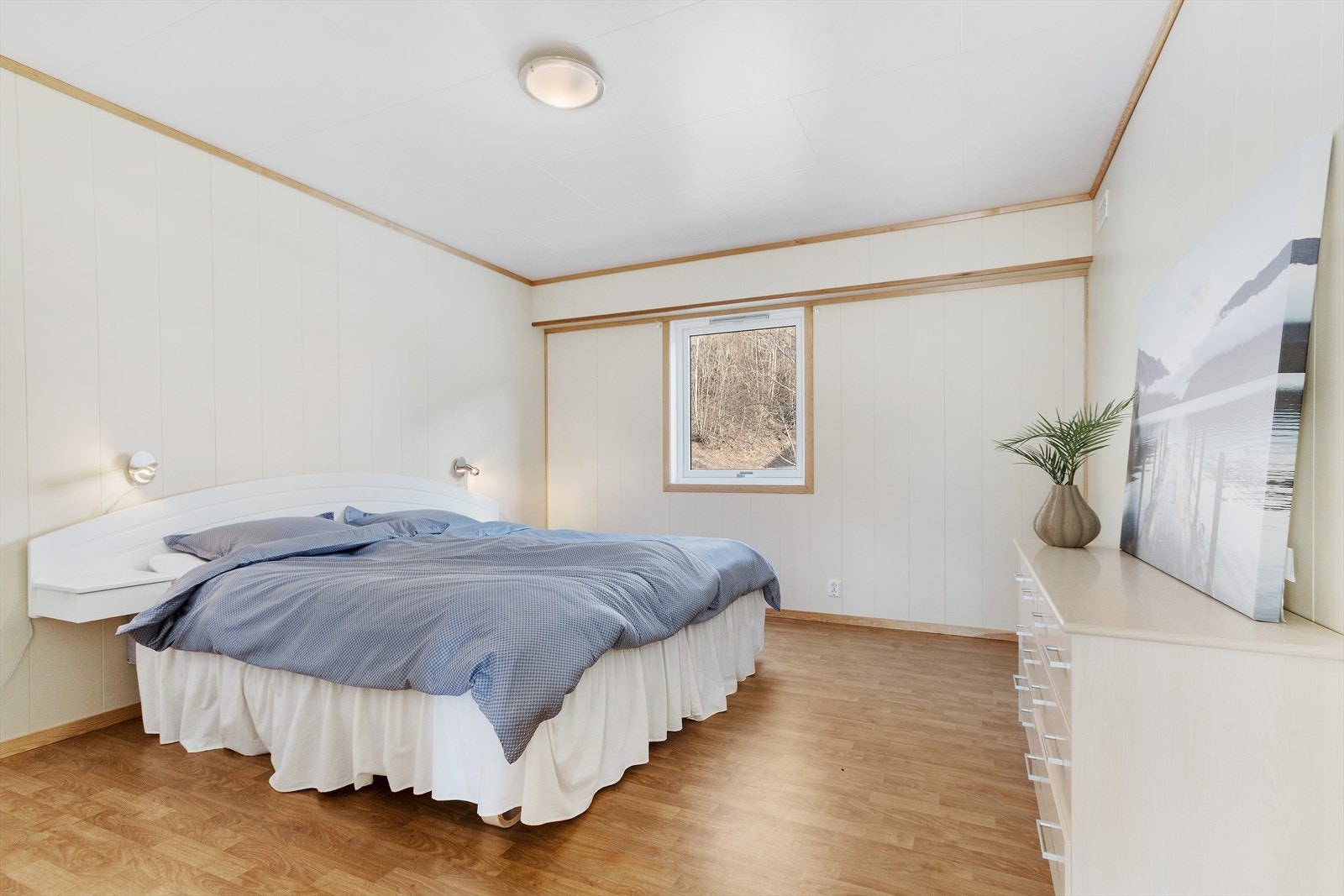 Leiligheten har 2 soverom. Dette er hovedsoverommet. Galleribilde