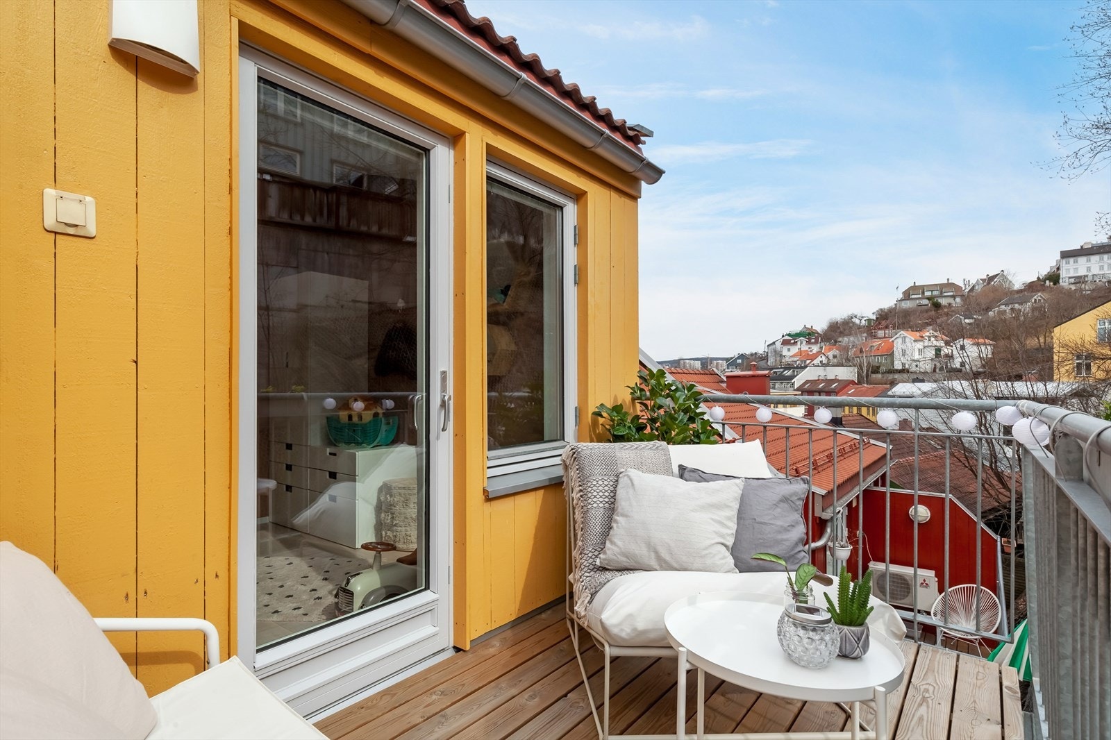 Fra balkongen i øverste etasje er det utsikt mot Ekebergskrenten. Galleribilde