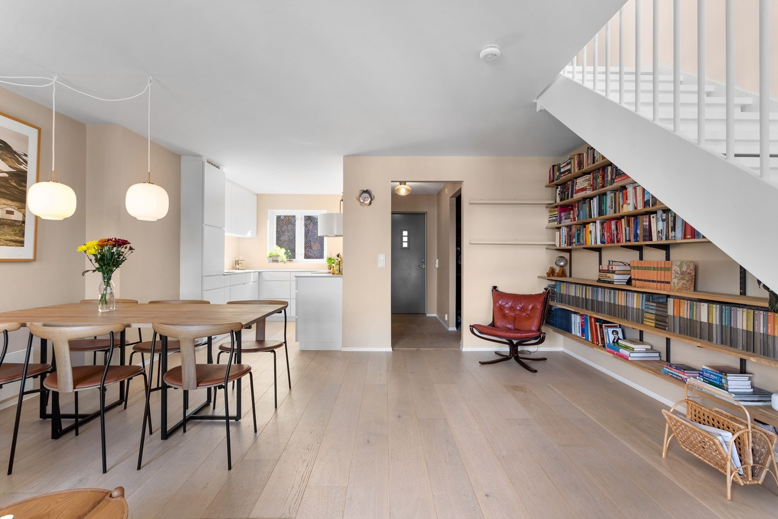 Planløsningen med soverom i en egen etasje adskilt fra stue og kjøkken er en fordel for barnefamilier. Galleribilde