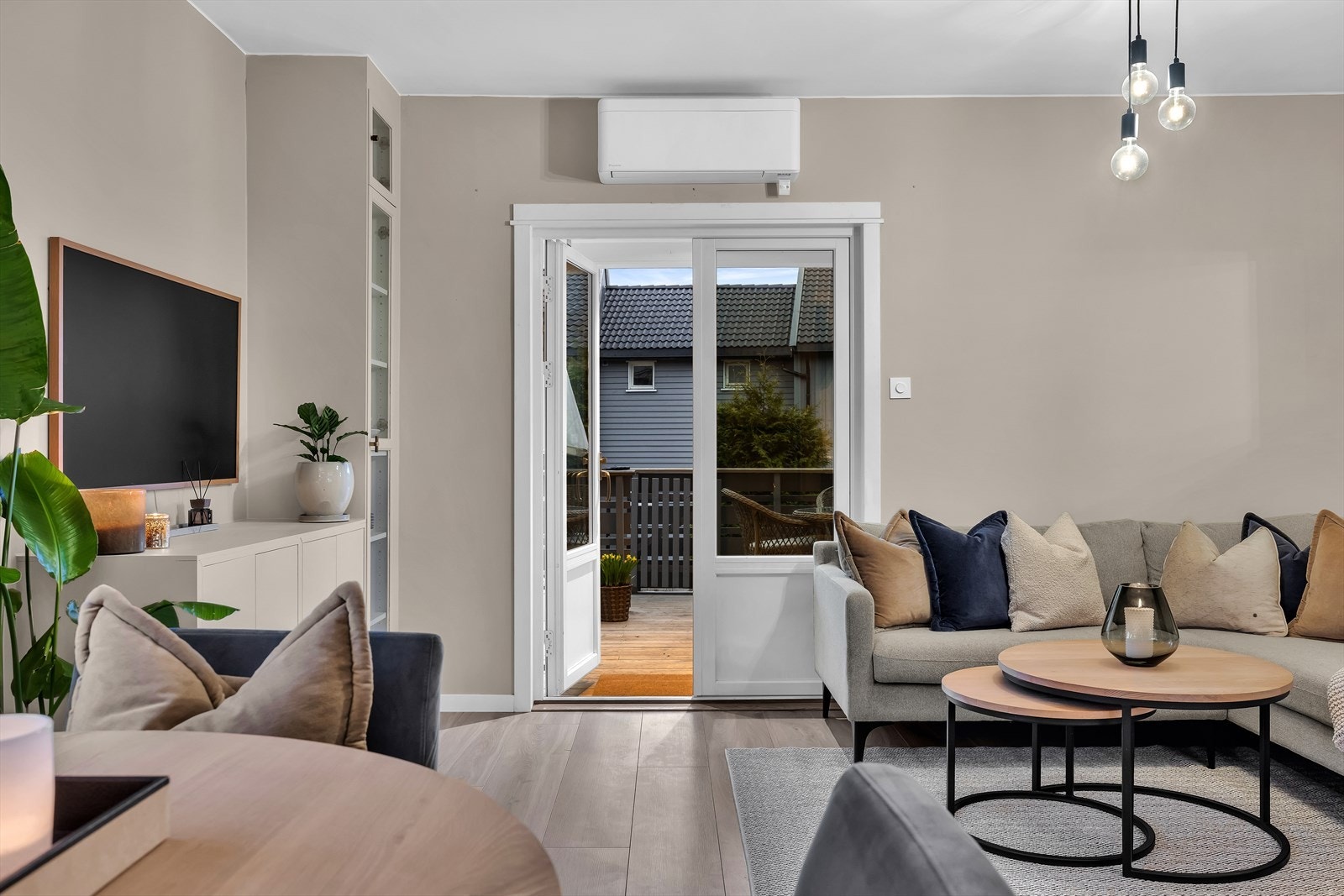 I 2018/2019 ble det installert nye vinduer og balkongdør (unntatt kjøkkenvindu), som forbedrer både isolasjon og energieffektivitet. Galleribilde