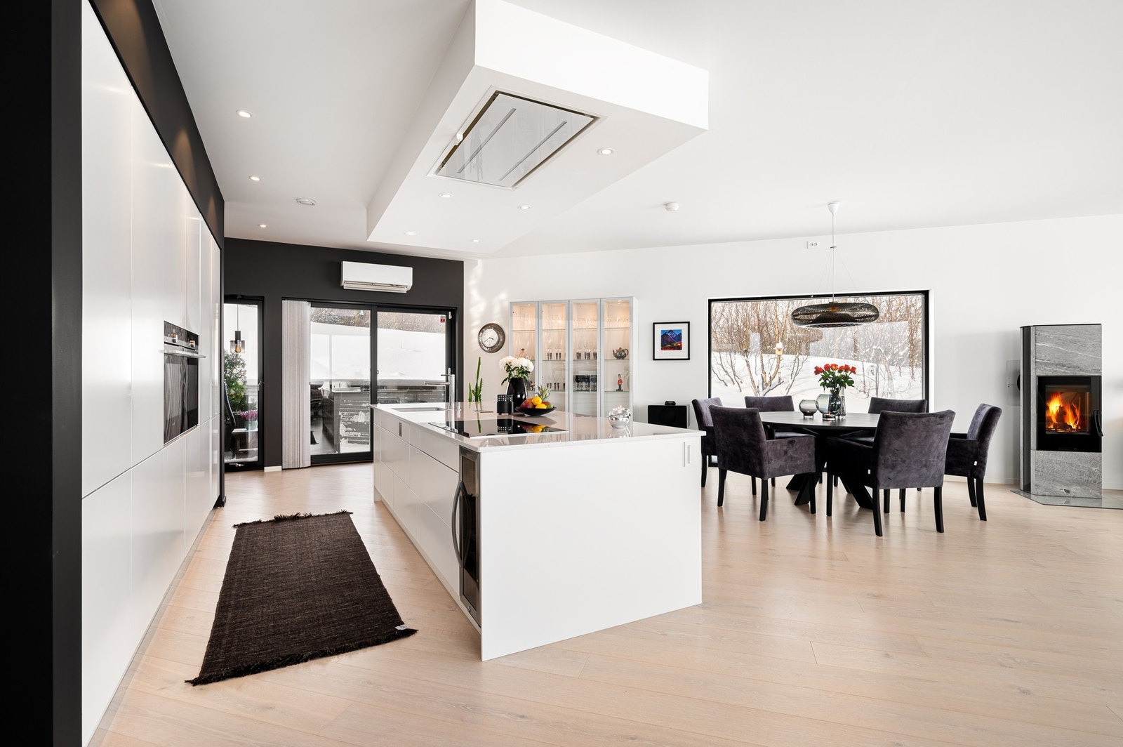 Nå skal du straks få se mer av det nydelige kjøkkenet! Galleribilde