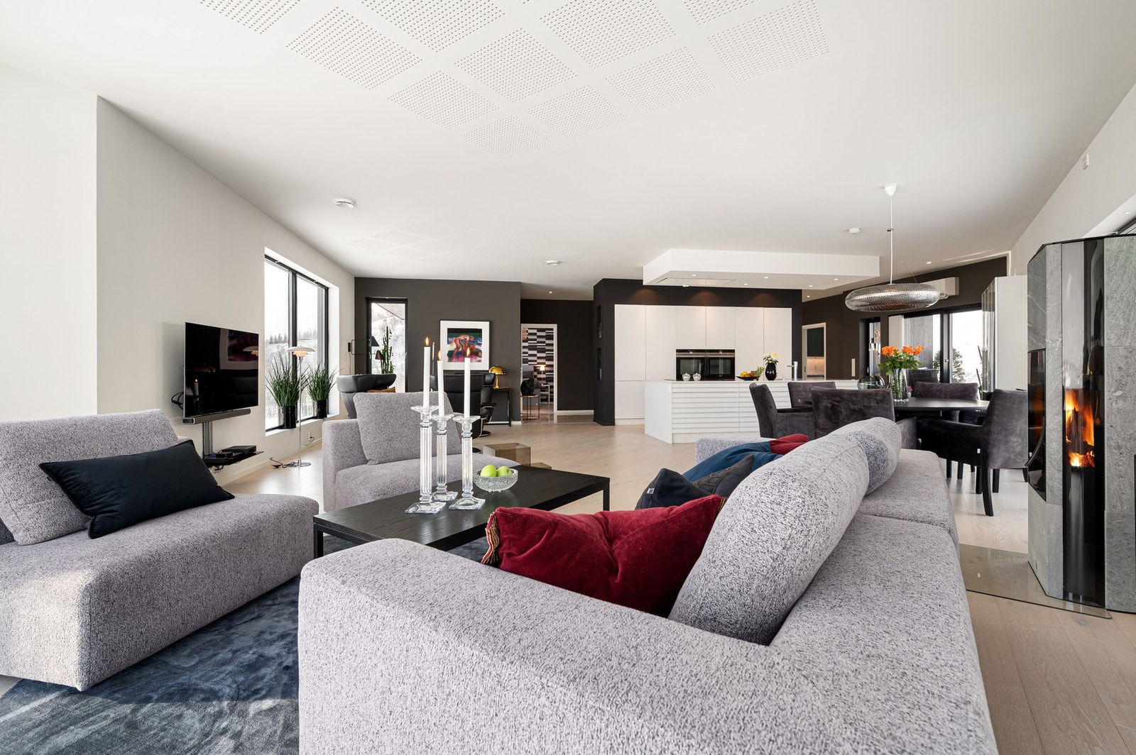 Boligen er gjennomført og moderne med sin unike utforming Galleribilde