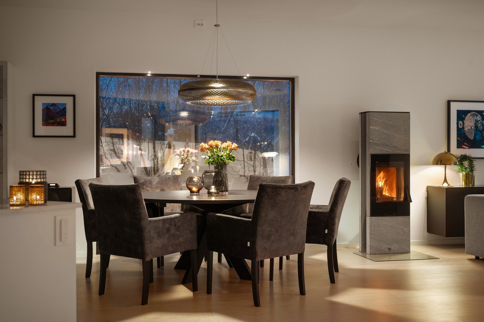 Spisestue i kveldsmodus Galleribilde