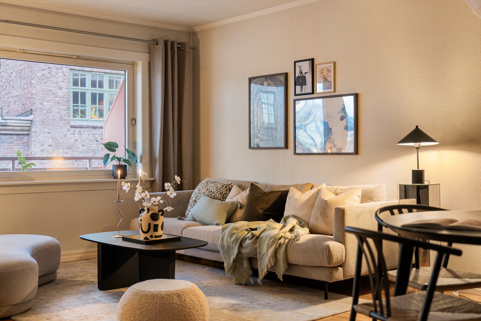 Leiligheten fremstår som lys og romslig med en god og praktisk planløsning. Galleribilde