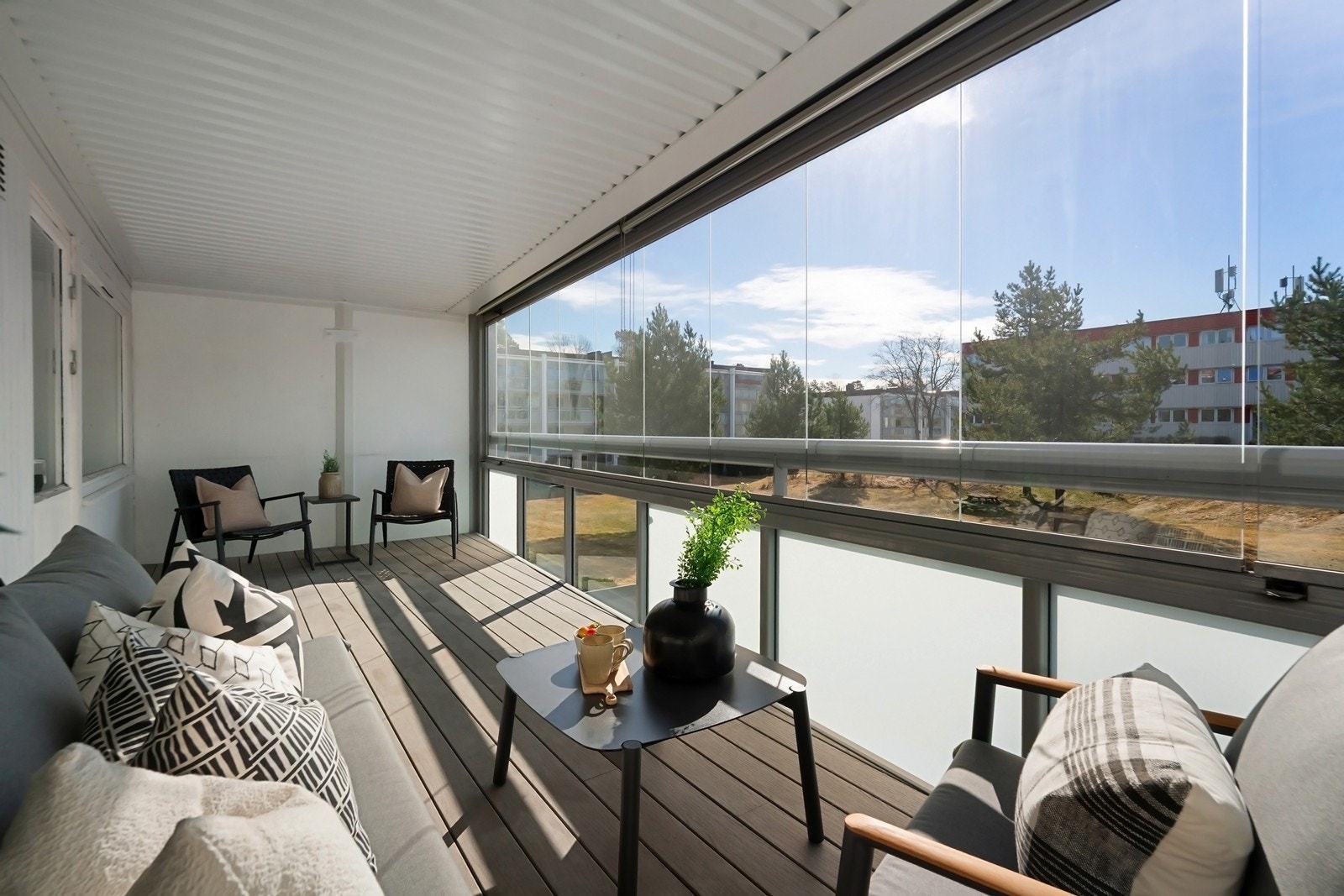 Innglasset balkong på 16 kvm Galleribilde