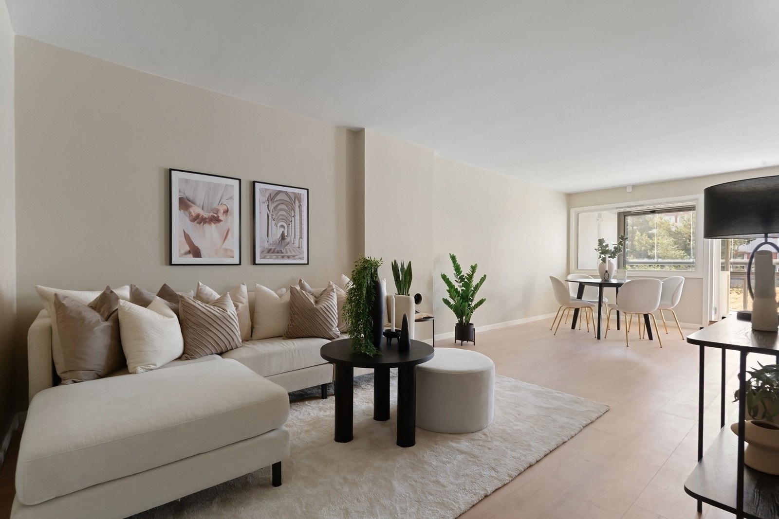 God plass til både salong og spisebord Galleribilde