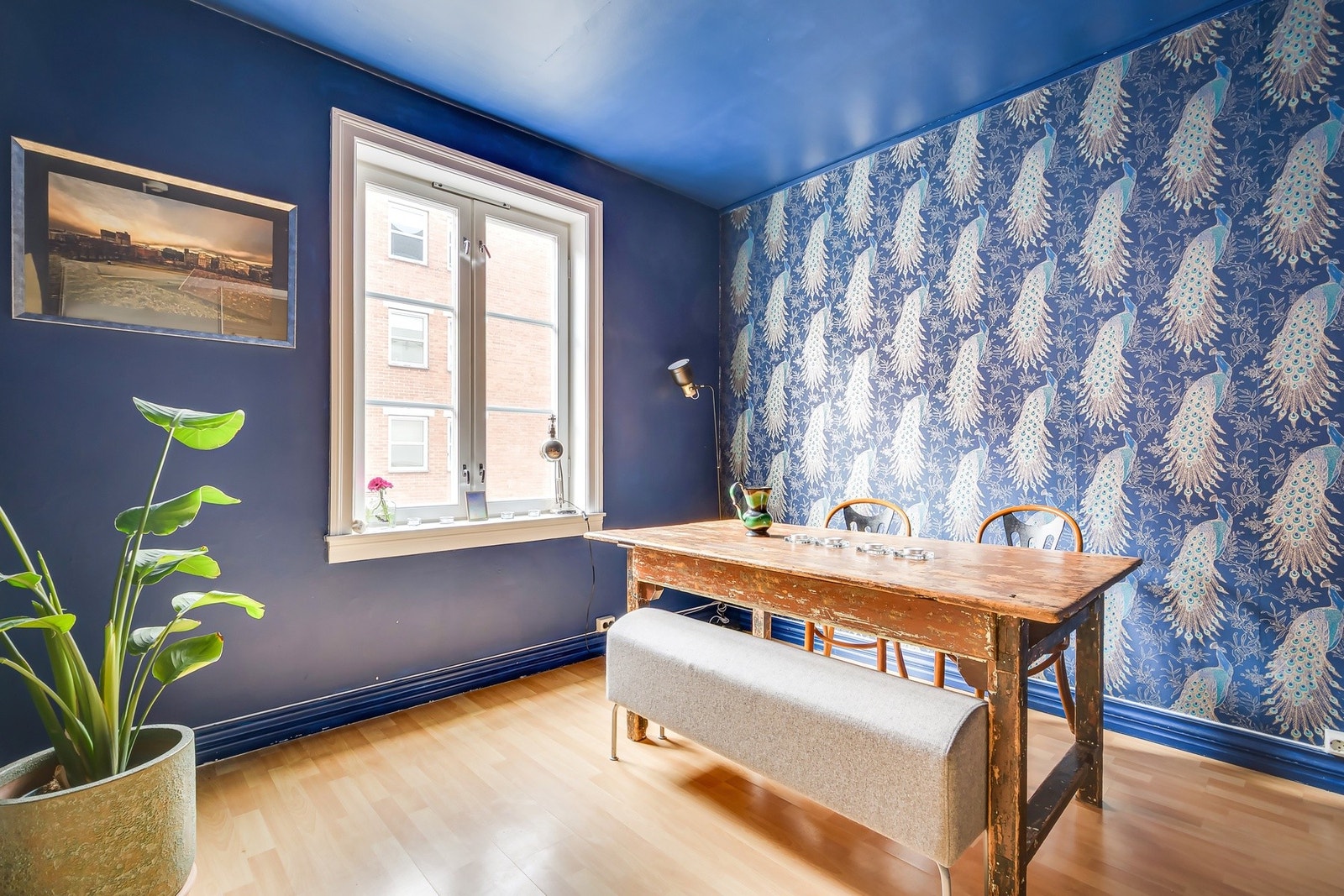 Spisestue med god plass til spiseseksjon. Galleribilde