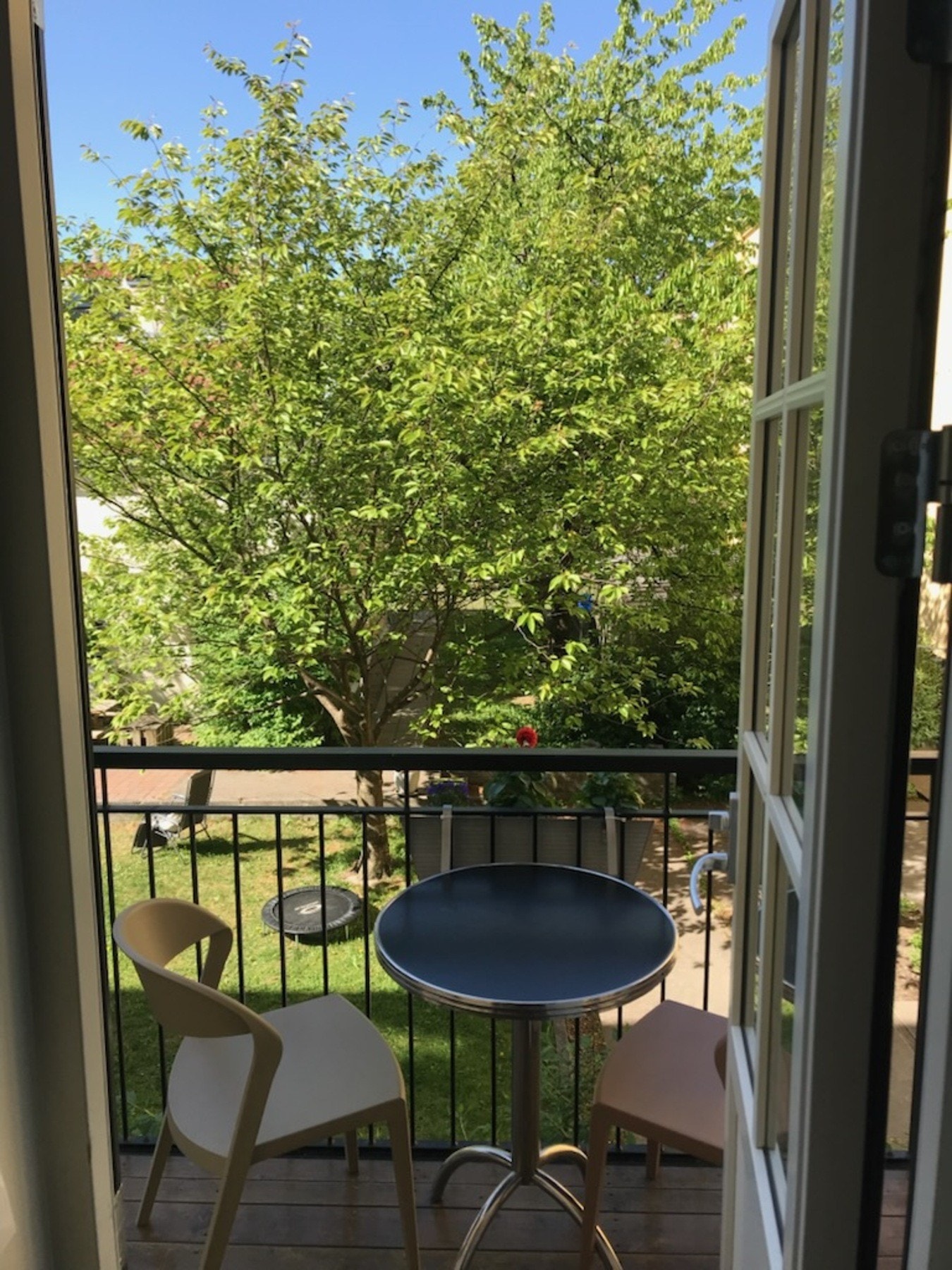 Selgers private bilder av bakgården. Galleribilde