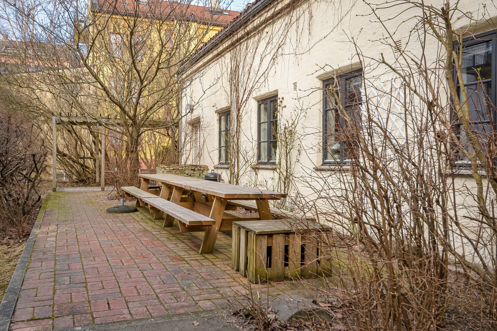 Av populære steder på Grünerløkka nevnes Delicatessen, Trancher, Südøst, Villa Paradiso, Parkteatret, The Nighthawk Diner og Fru Hagen. Fra Grünerløkka er det kort gange til Vulkan, med Smelteverket, Døgnvills gourmetburgere samt Mathallen. Langs Akerselv Galleribilde