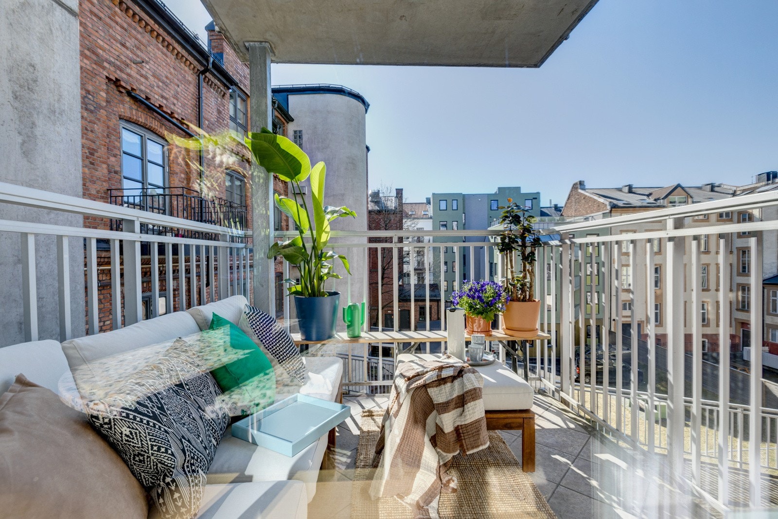 Leiligheten har i tillegg en superfin og solrik balkong! Galleribilde