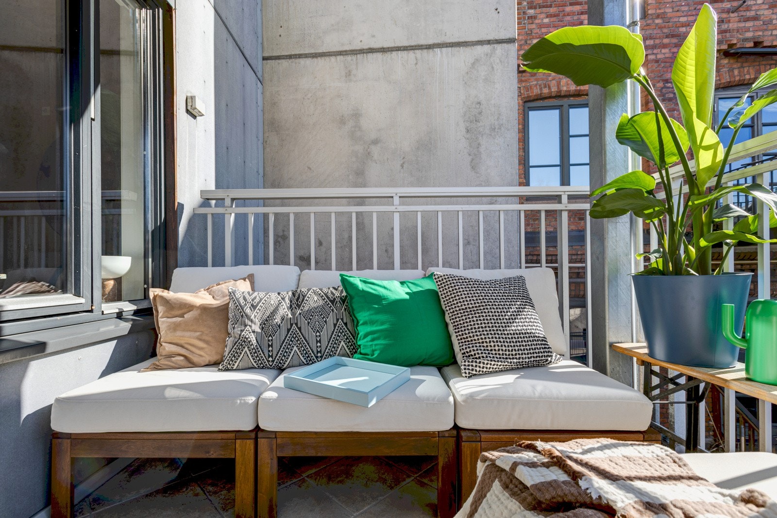 God plass til en hyggelig sofagruppe, grill og øvrig ønsket innredning. Galleribilde