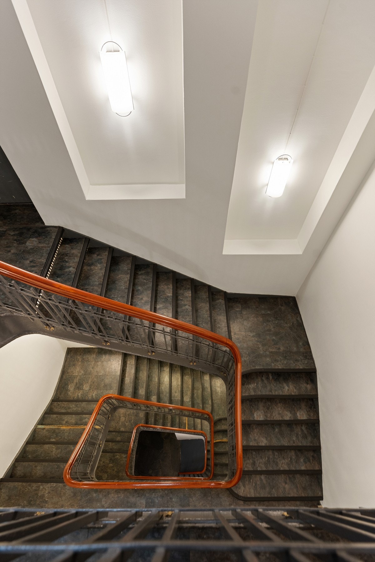 Her er det både trapp og heis. Galleribilde