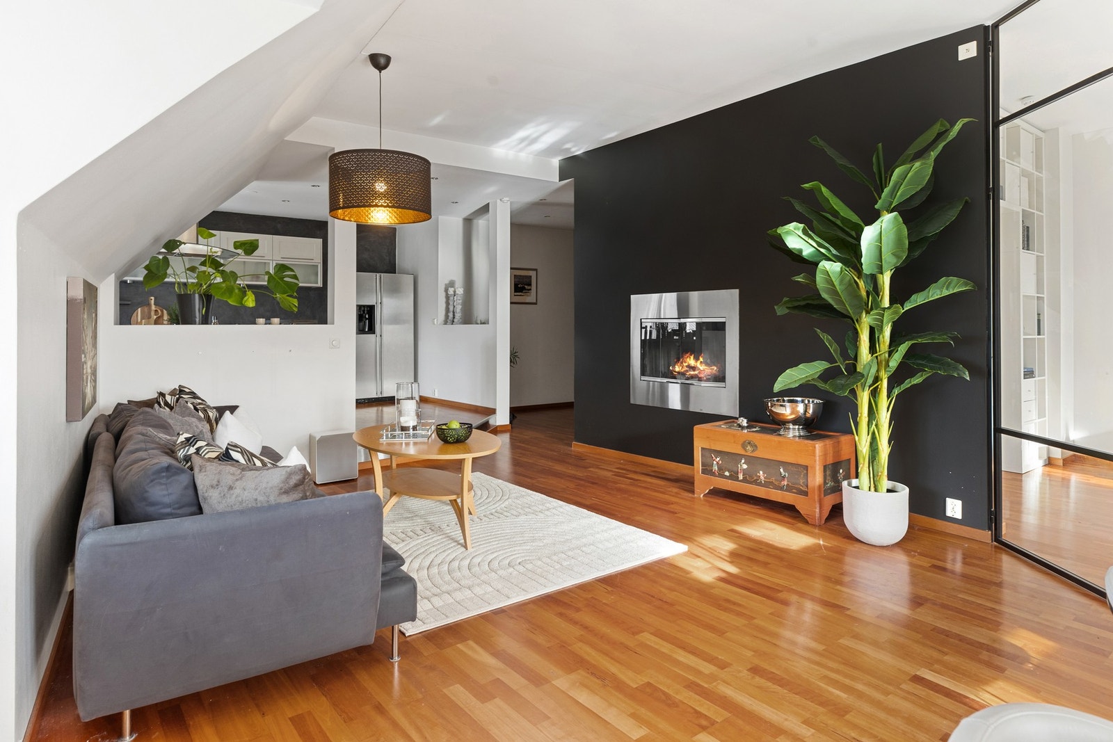 Peisestuen skaper en lun og hyggelig atmosfære. Galleribilde